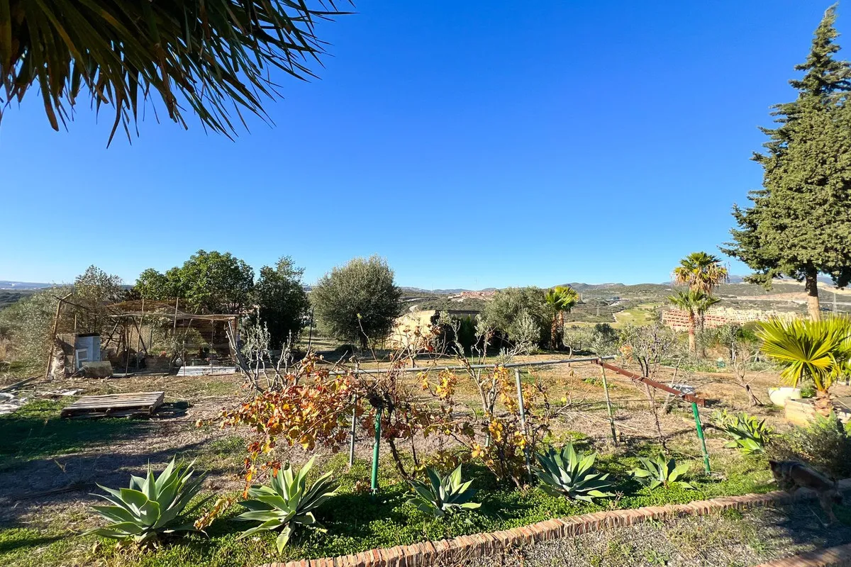 Buy Estepona 4 bedrooms villa