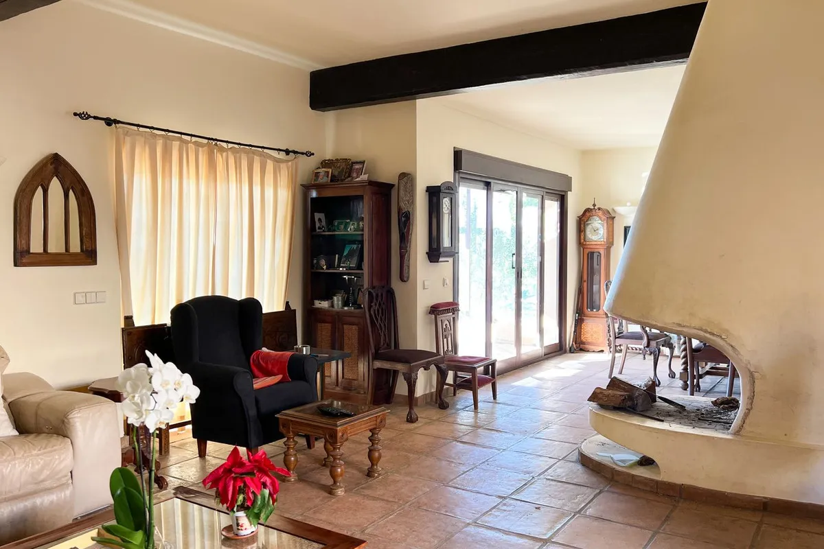 Buy Estepona 4 bedrooms villa