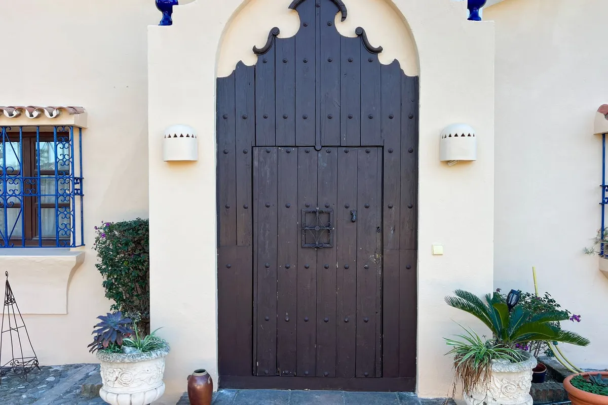 Buy Estepona 4 bedrooms villa
