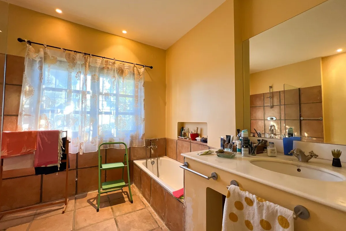 Buy Estepona 4 bedrooms villa