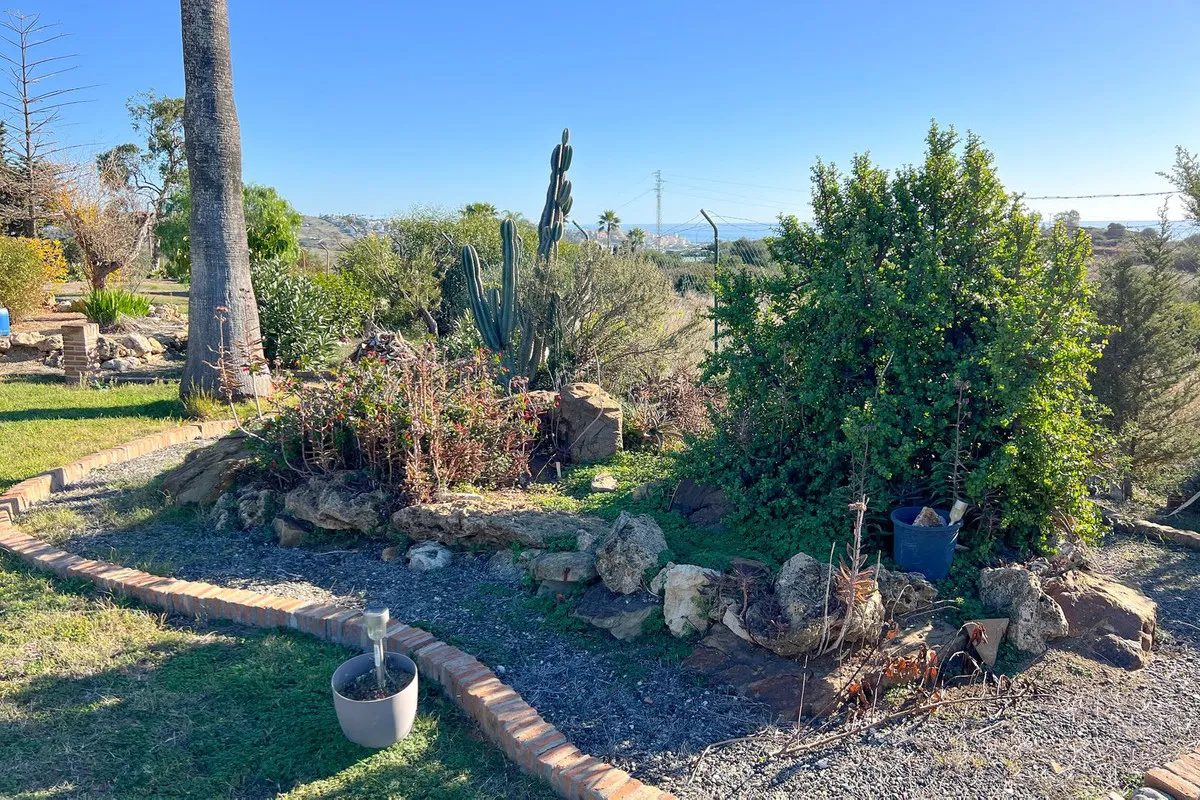 Buy Estepona 4 bedrooms villa