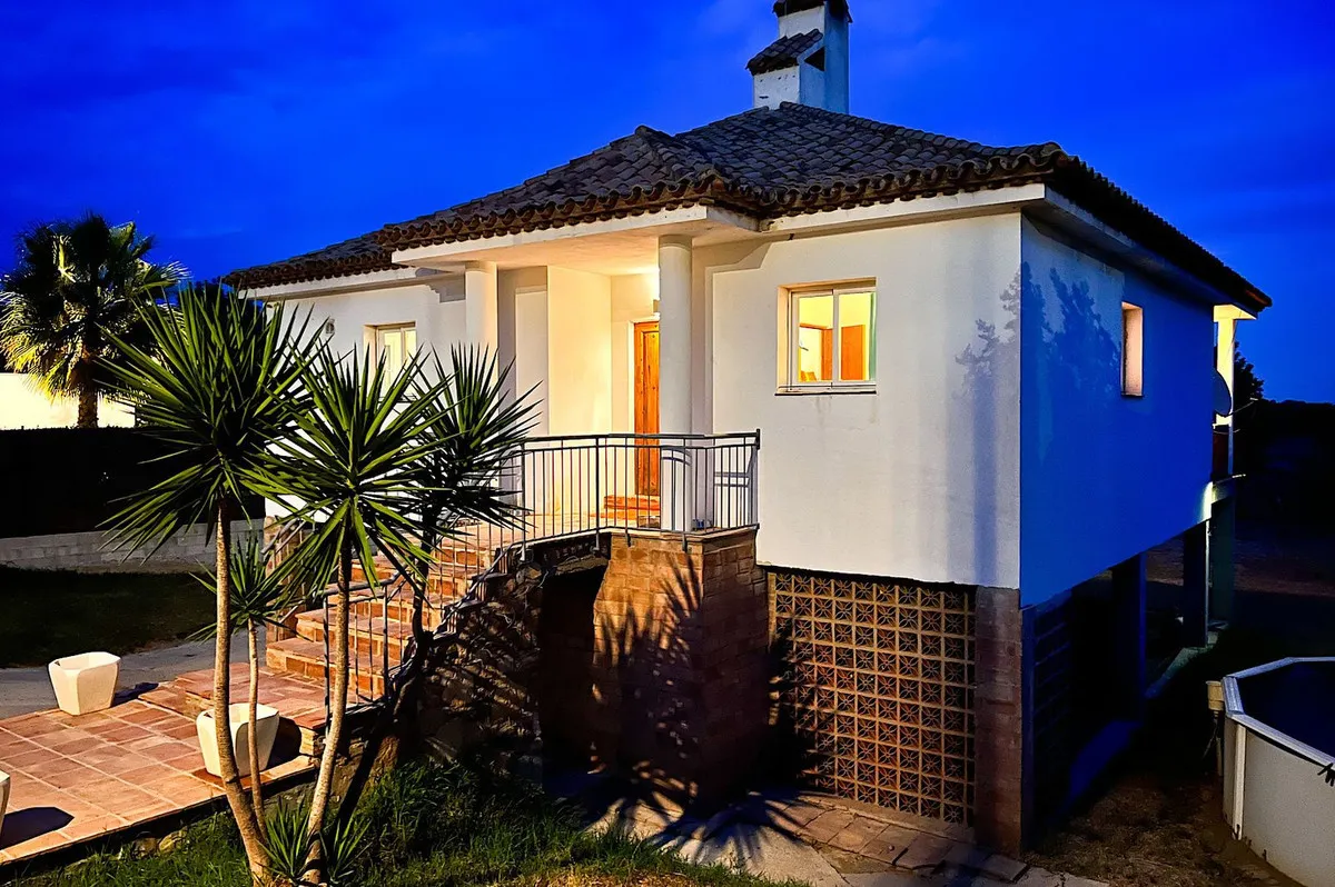 Villa en venta en Estepona