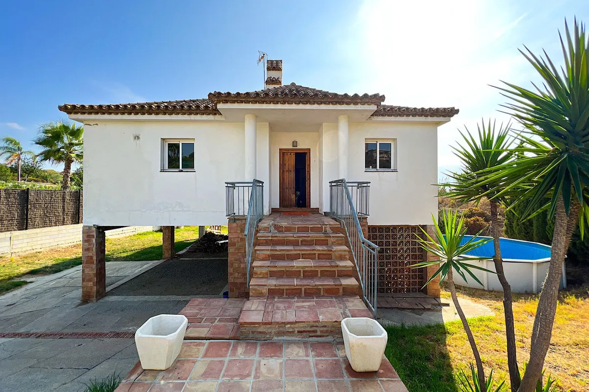 Villa en venta en Estepona