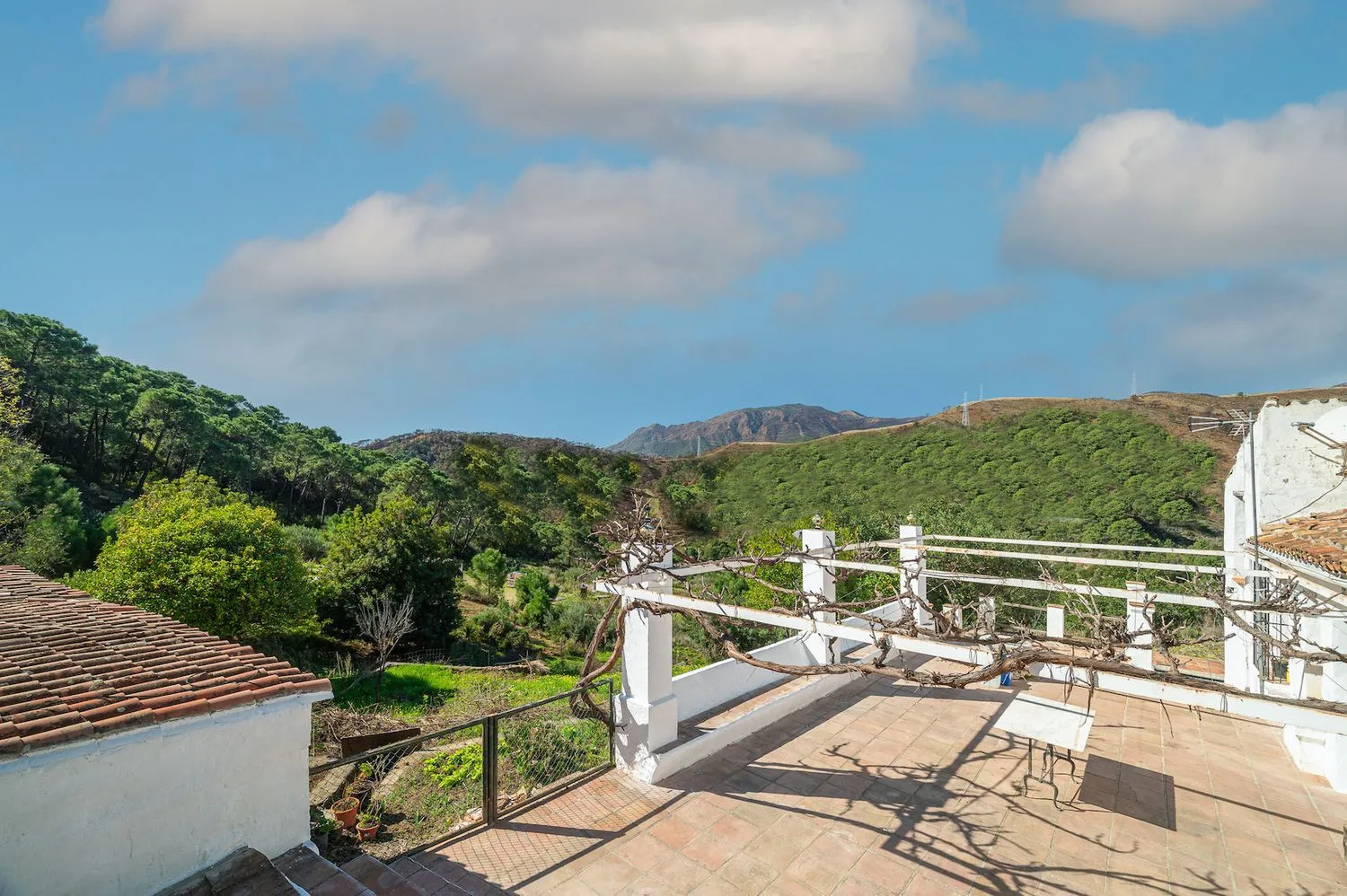 Se vende casa de campo en Altos de Estepona de 4 dormitorios