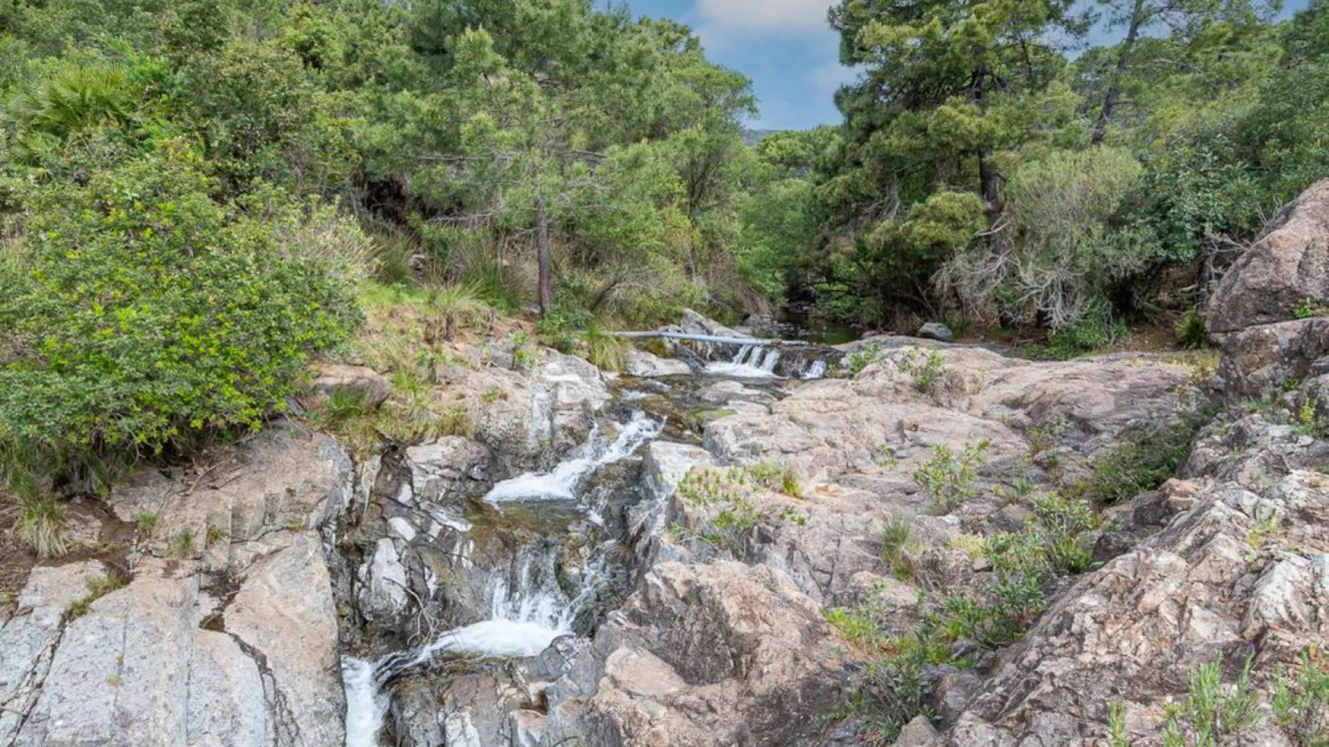 Se vende casa de campo en Altos de Estepona de 4 dormitorios