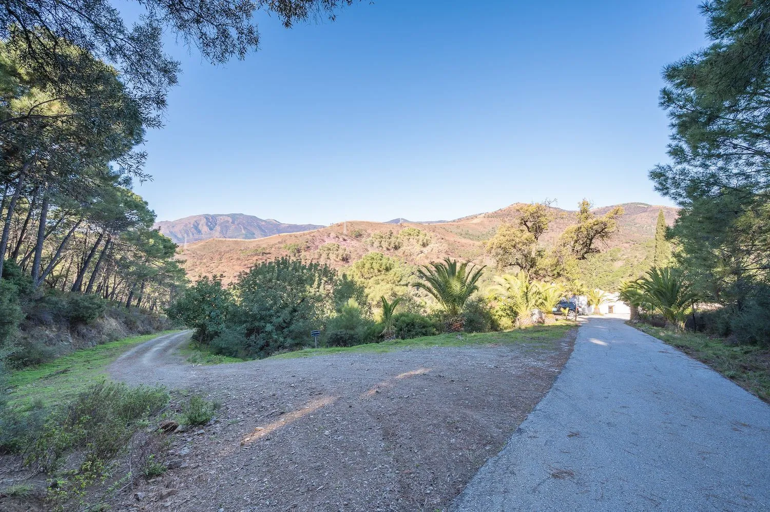 Se vende casa de campo en Altos de Estepona de 4 dormitorios