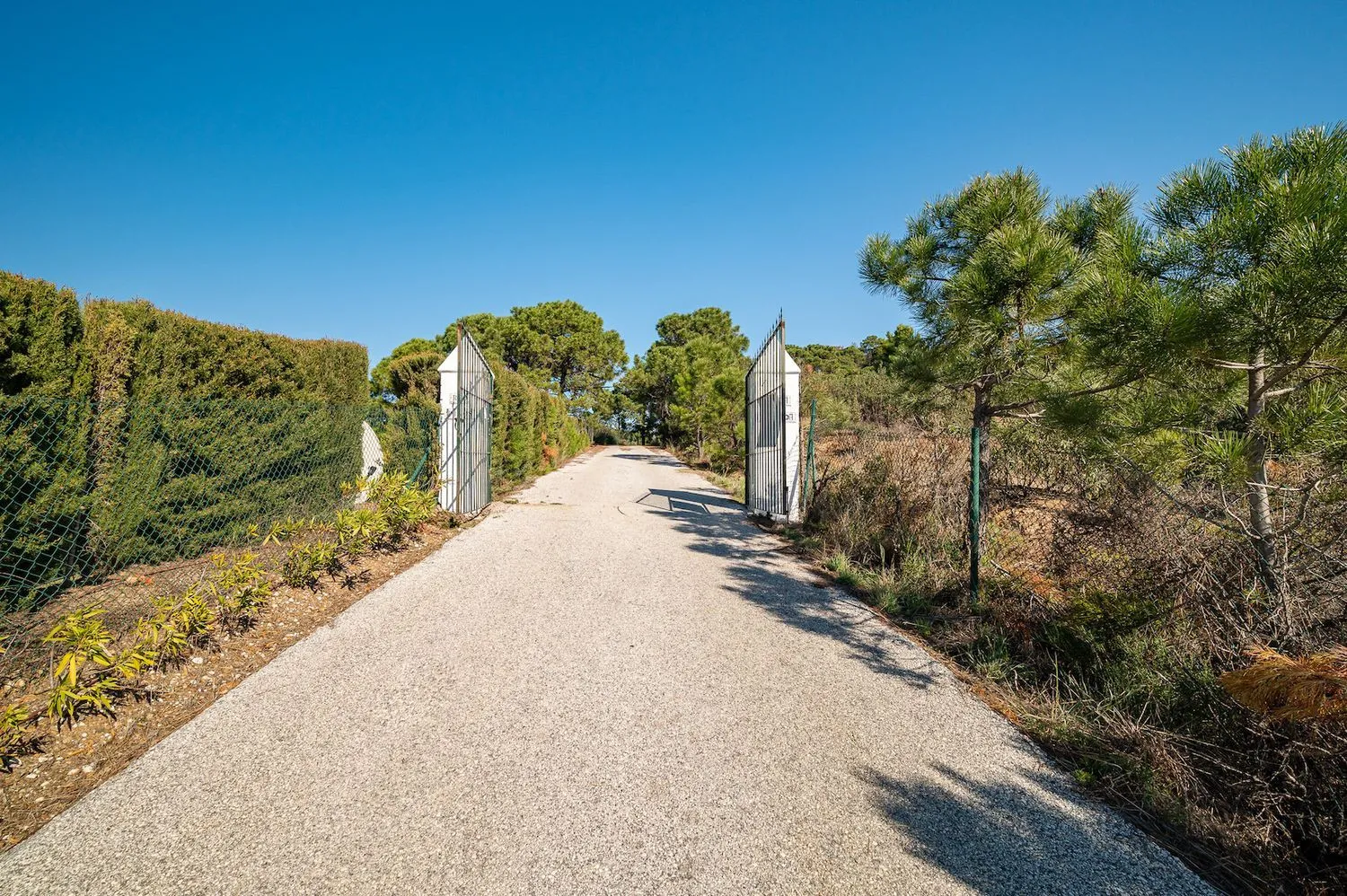 Se vende casa de campo en Altos de Estepona de 4 dormitorios