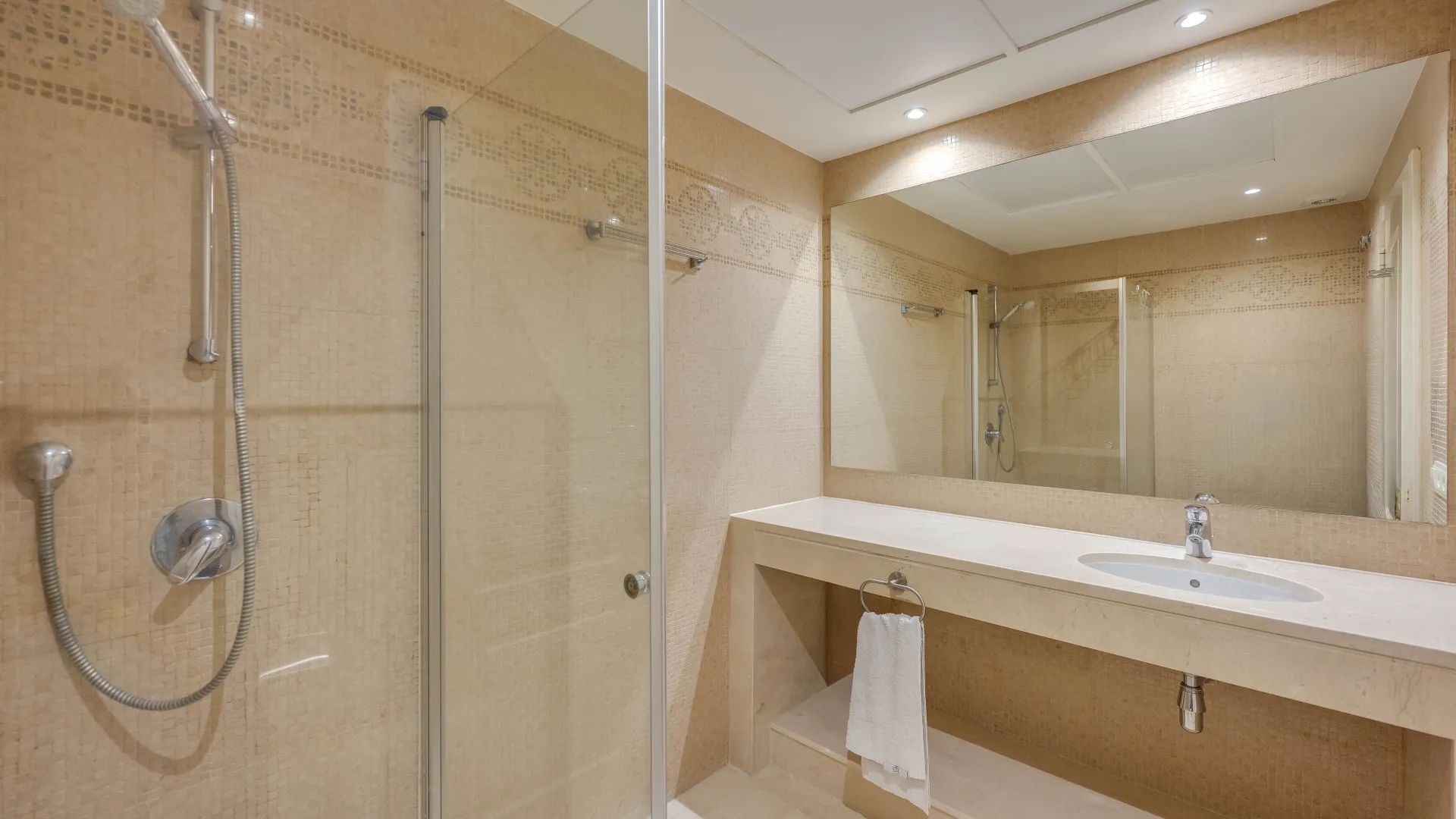 For sale Altos de La Quinta 2 bedrooms apartment