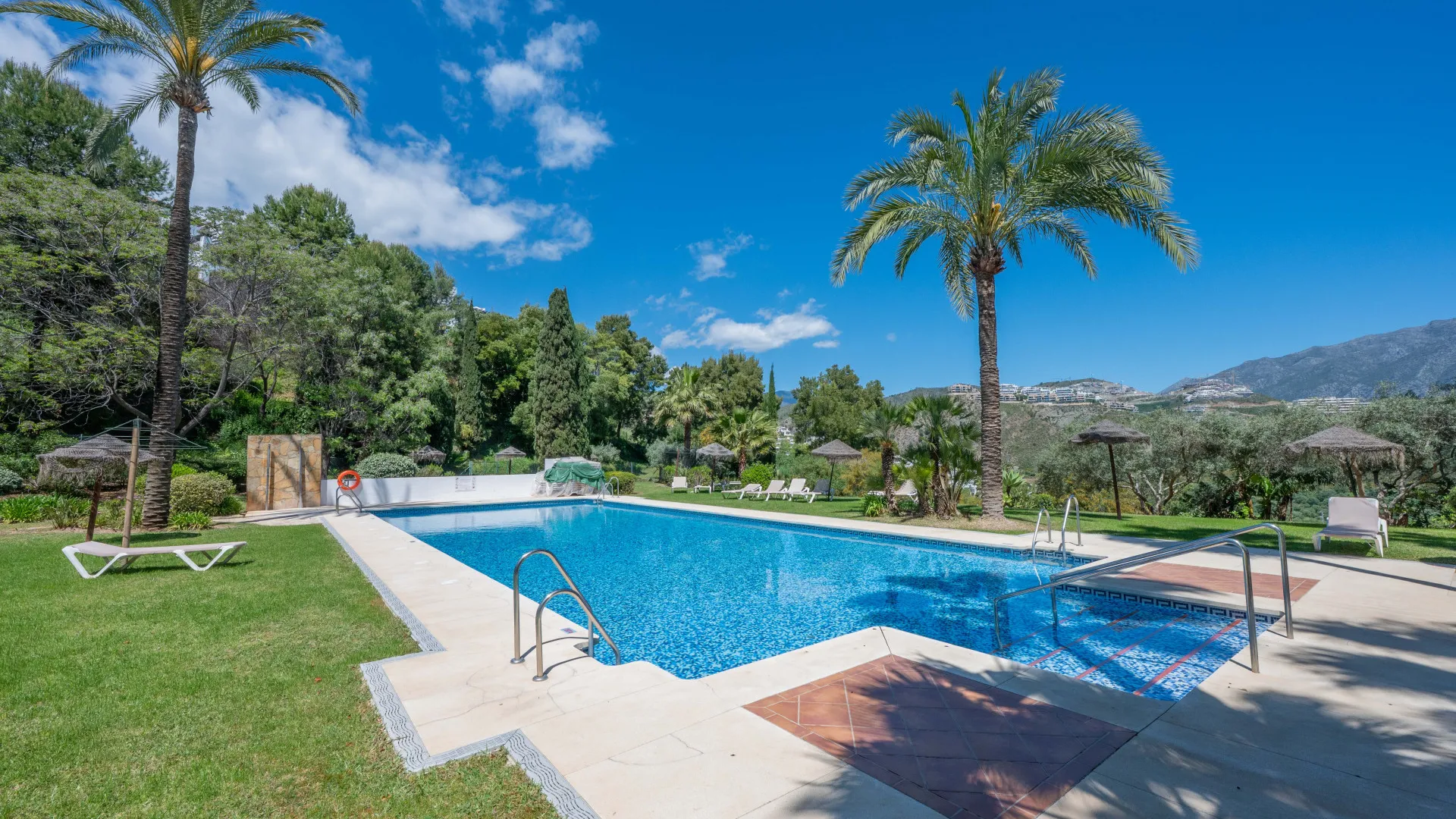 For sale Altos de La Quinta 2 bedrooms apartment