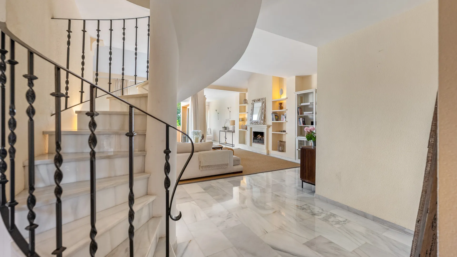 Duplex penthouse for sale in Country Club Las Brisas