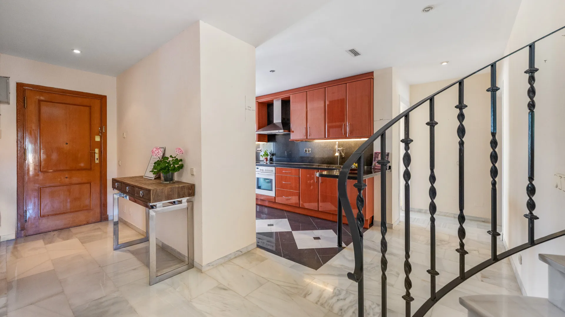 Duplex penthouse for sale in Country Club Las Brisas