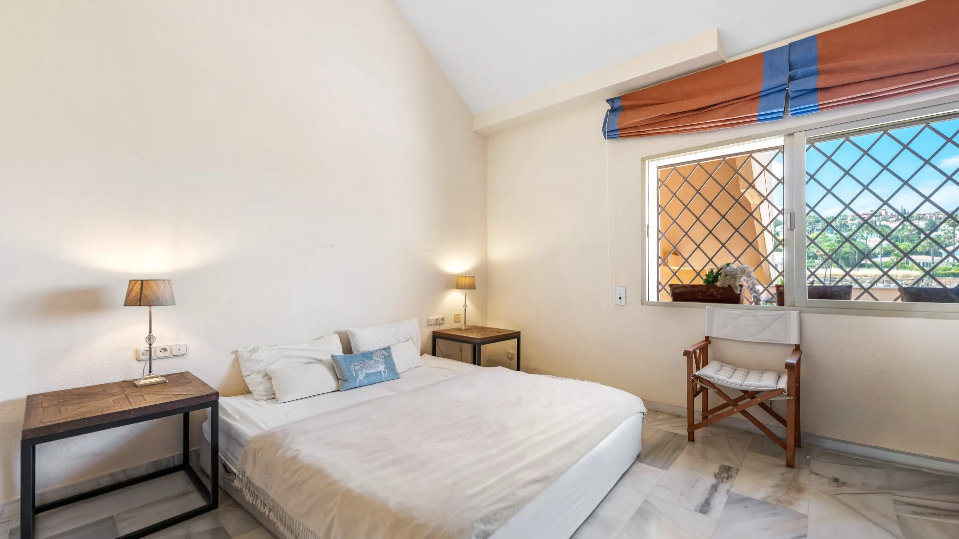 Duplex penthouse for sale in Country Club Las Brisas