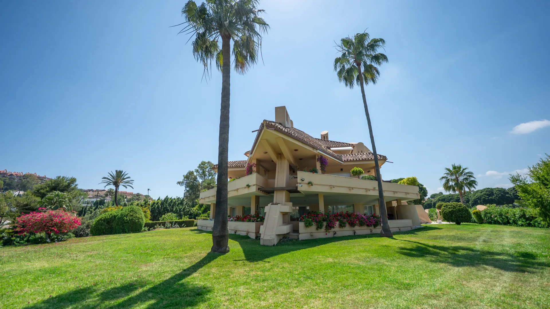 Duplex penthouse for sale in Country Club Las Brisas
