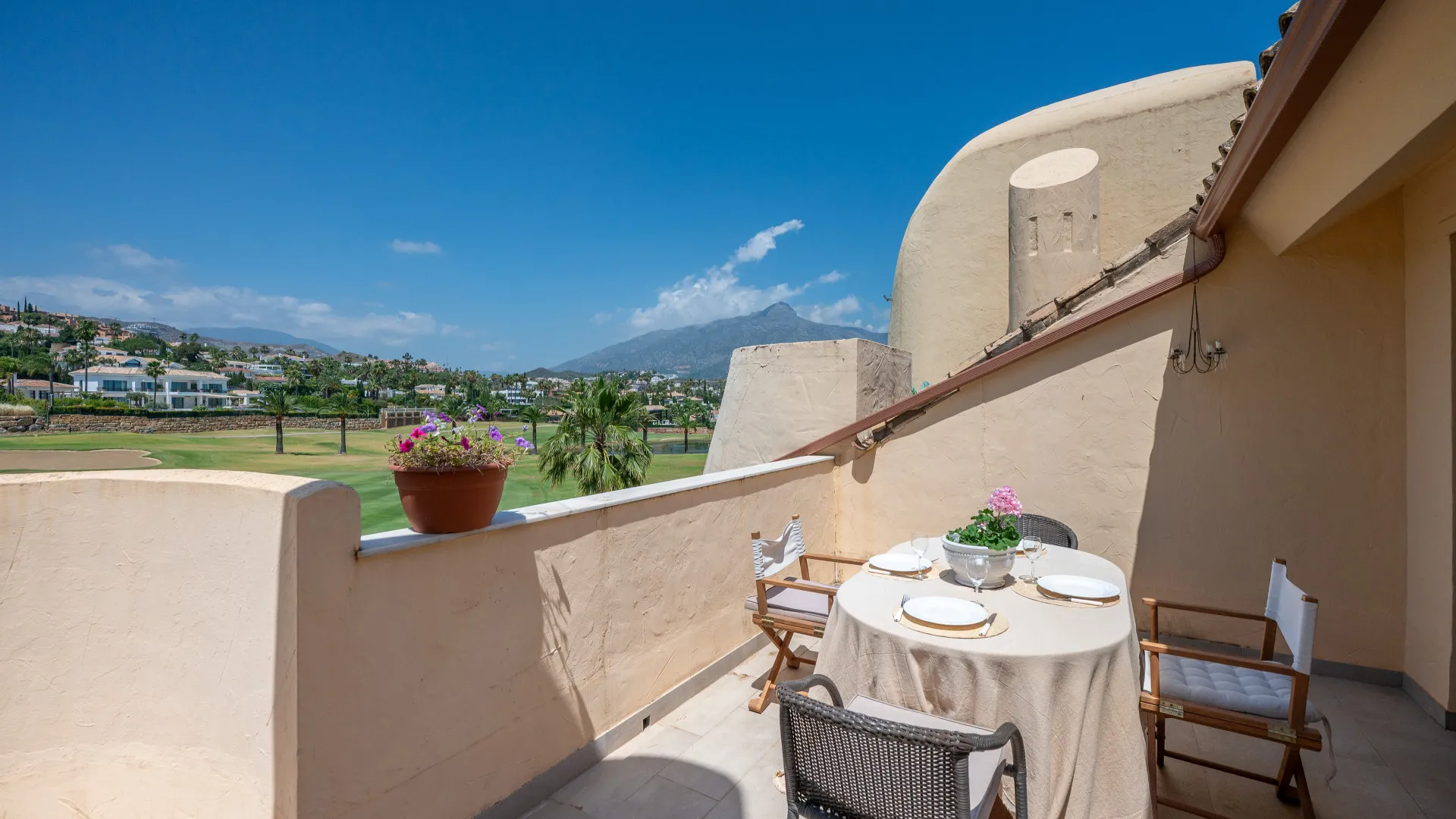 Duplex penthouse for sale in Country Club Las Brisas