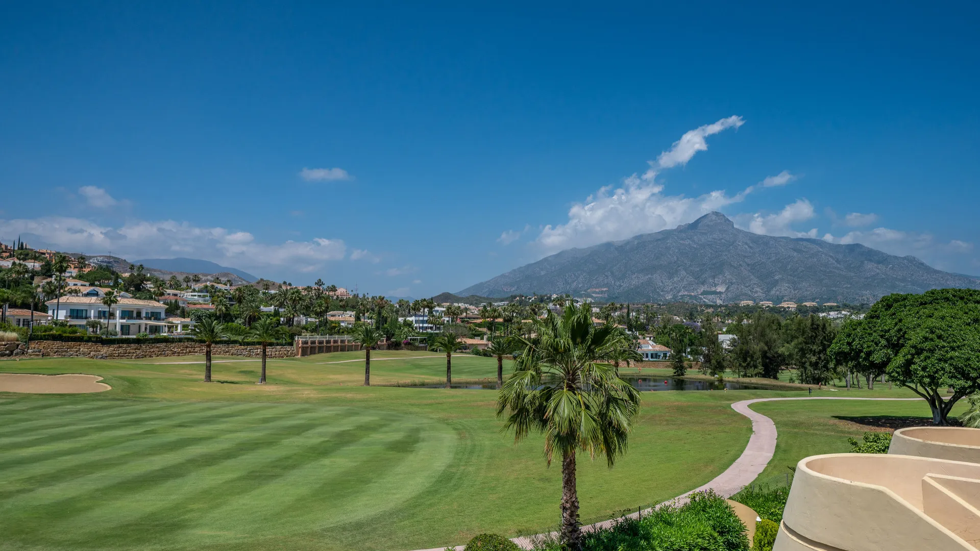 Duplex penthouse for sale in Country Club Las Brisas