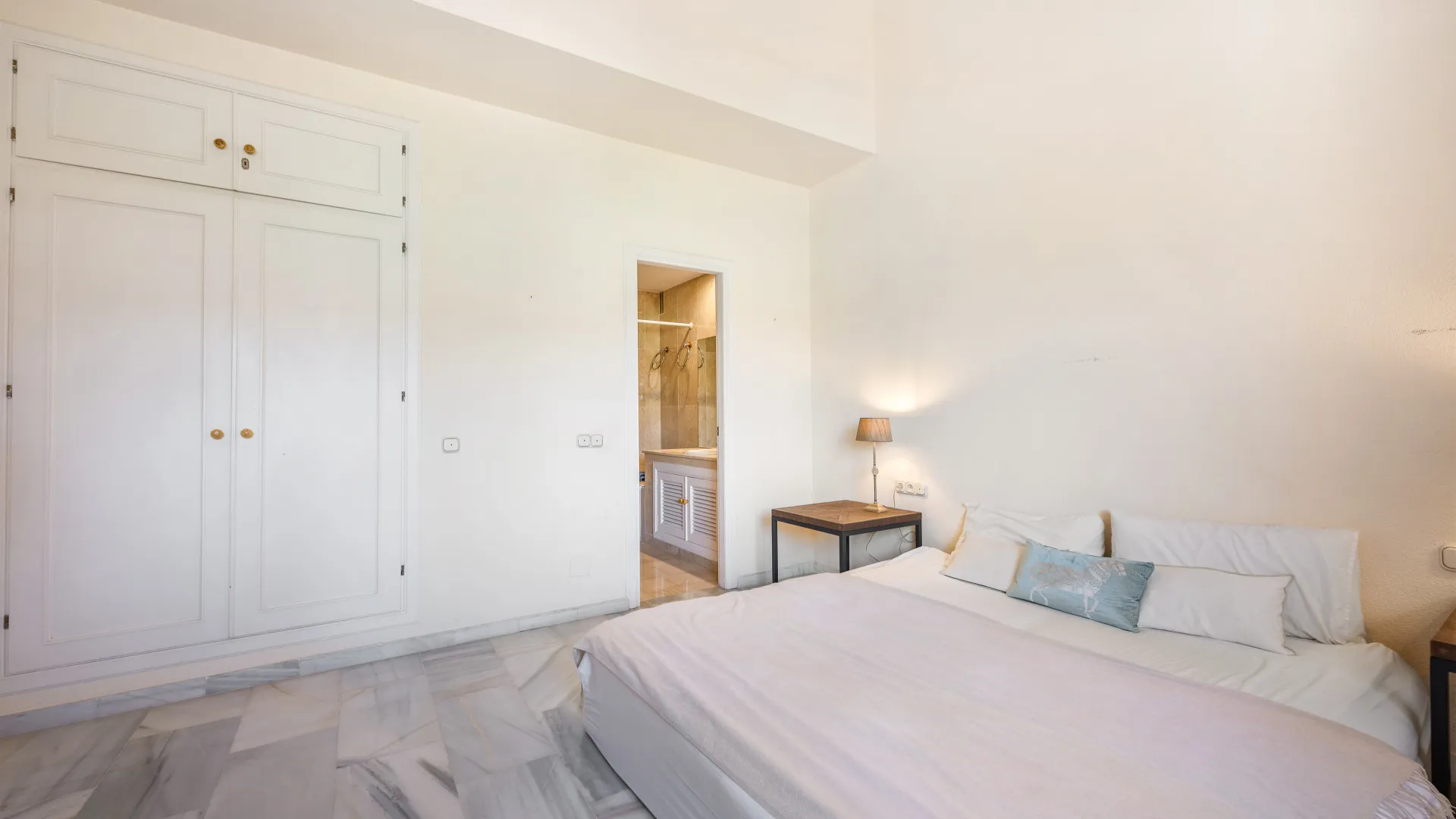 Duplex penthouse for sale in Country Club Las Brisas