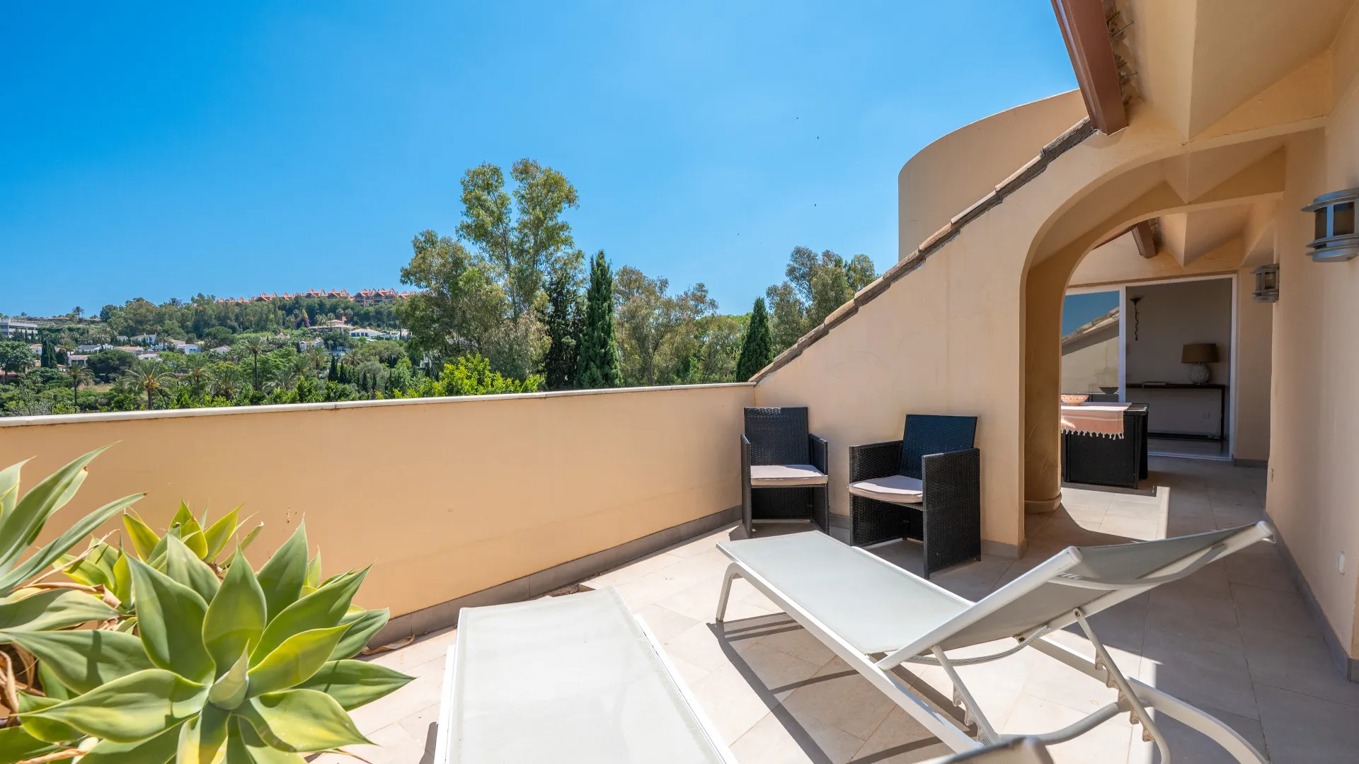 Duplex penthouse for sale in Country Club Las Brisas