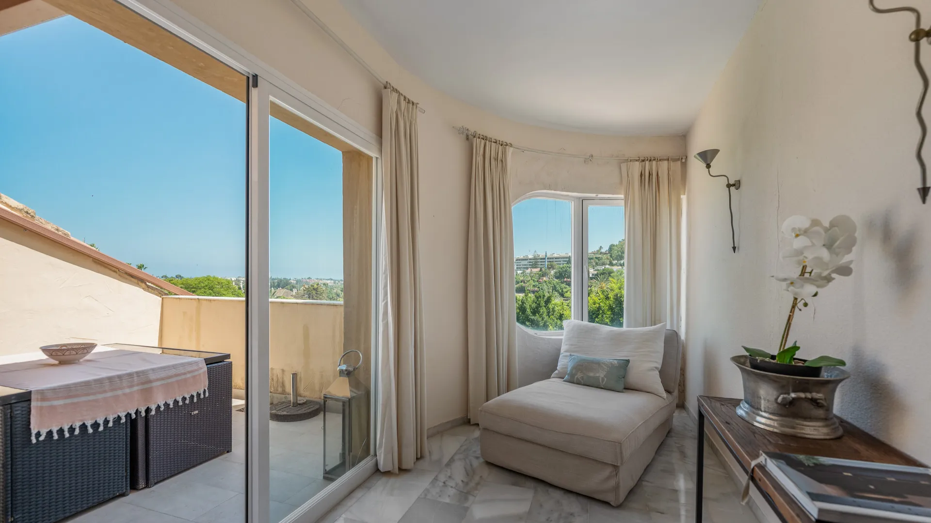 Duplex penthouse for sale in Country Club Las Brisas