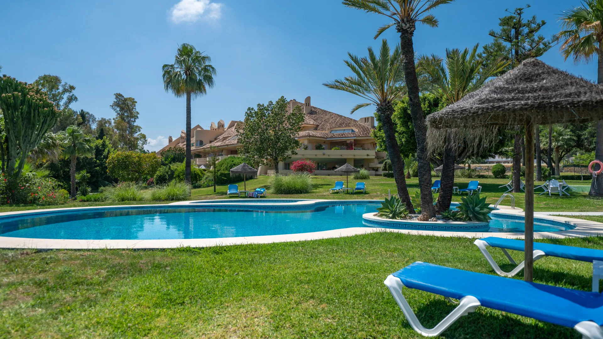 Duplex penthouse for sale in Country Club Las Brisas