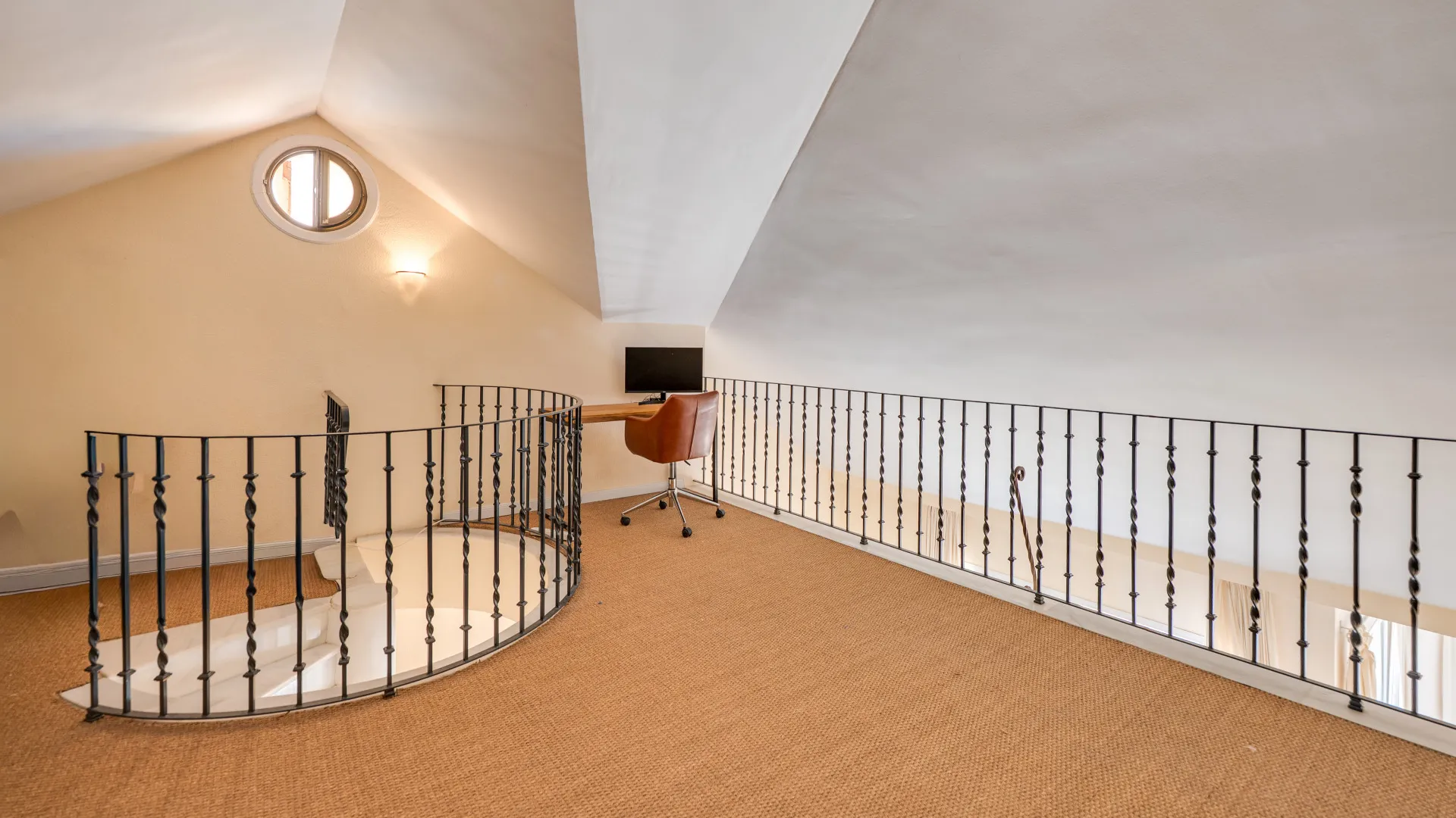 Duplex penthouse for sale in Country Club Las Brisas
