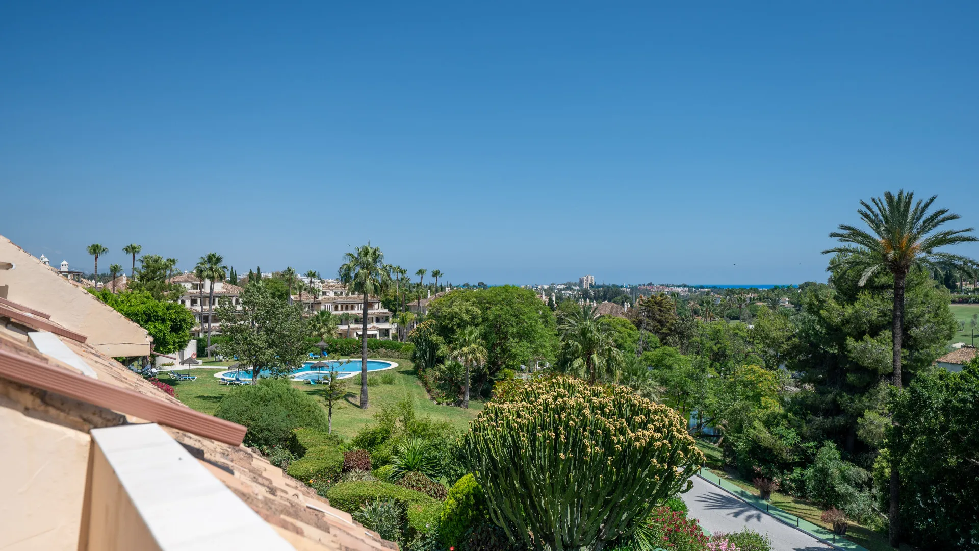 Duplex penthouse for sale in Country Club Las Brisas