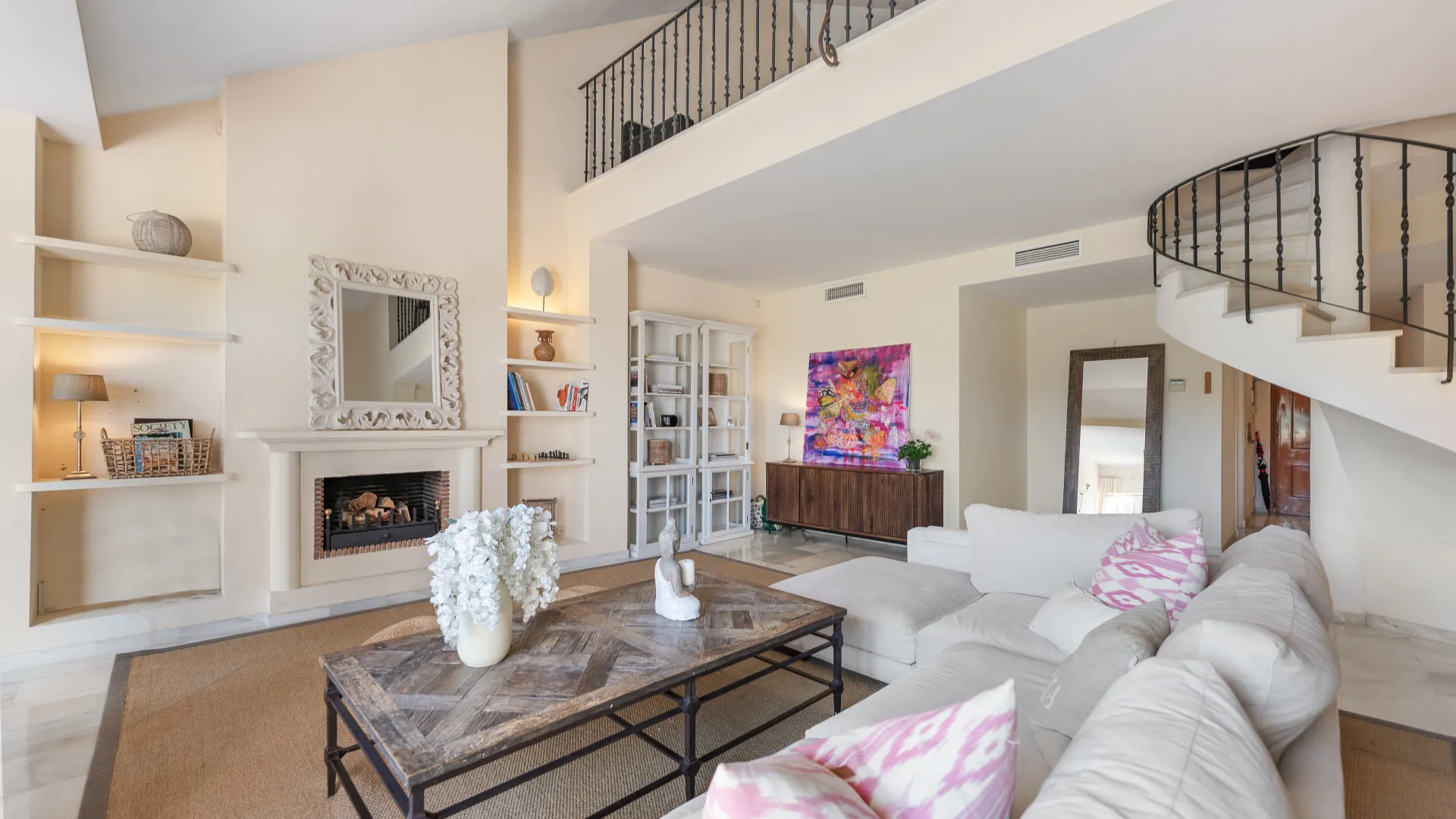 Duplex penthouse for sale in Country Club Las Brisas