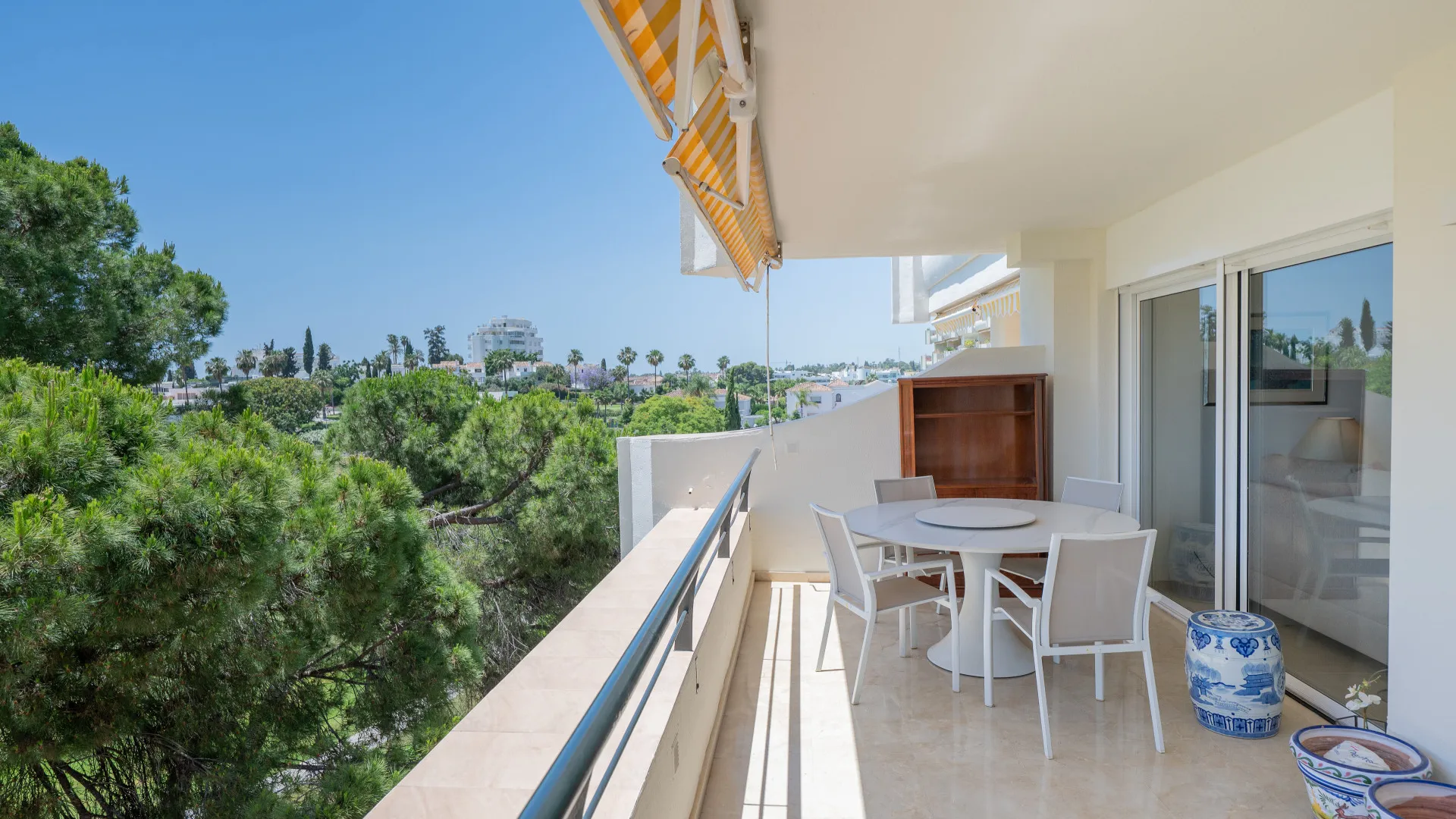 4 bedrooms duplex penthouse in Guadalmina Alta for sale