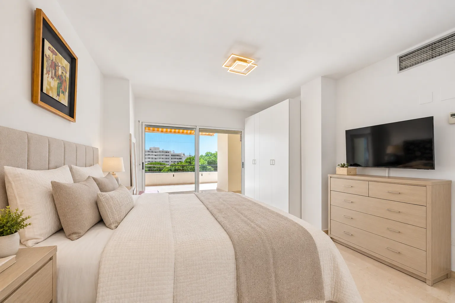 4 bedrooms duplex penthouse in Guadalmina Alta for sale