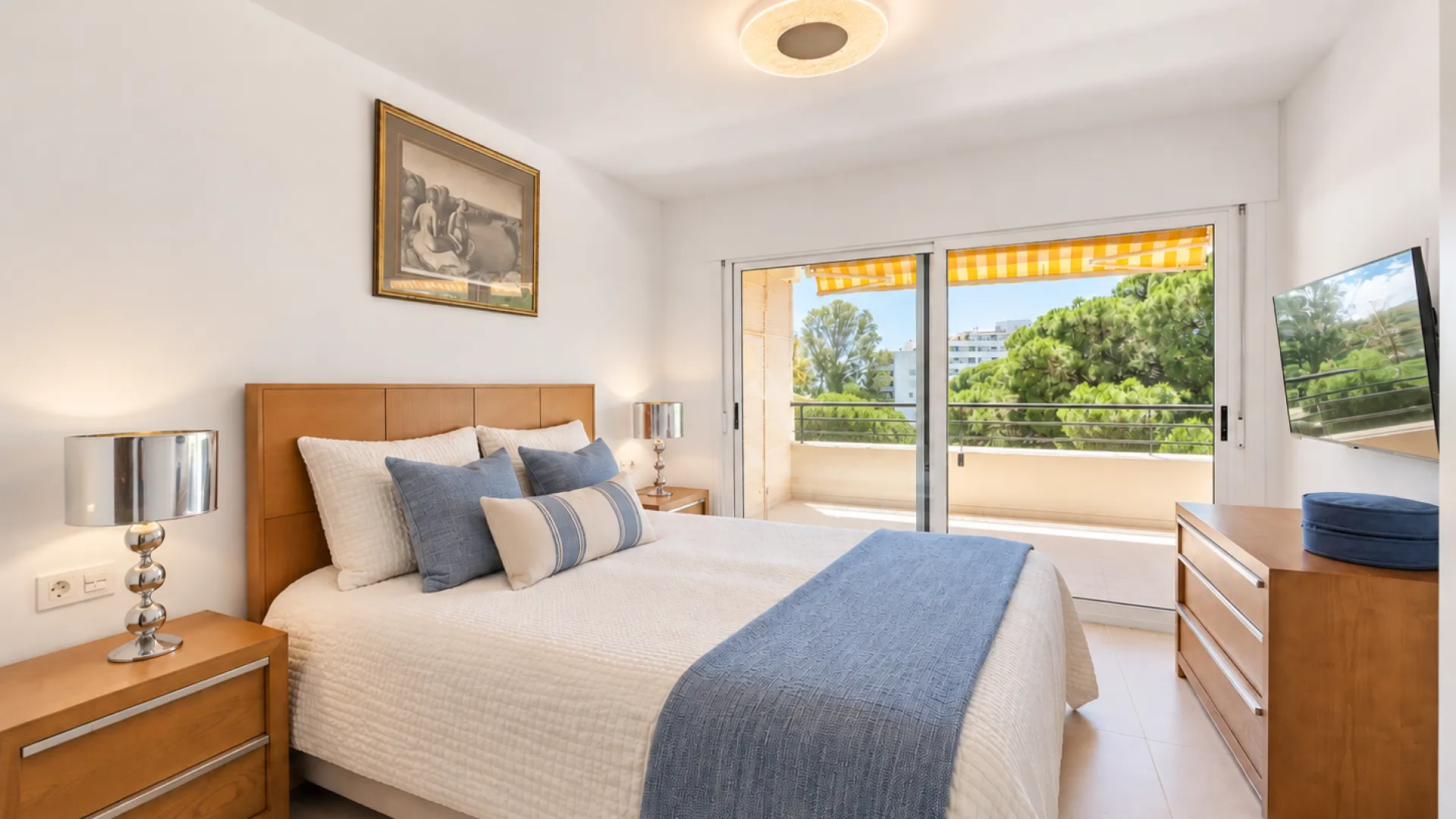 4 bedrooms duplex penthouse in Guadalmina Alta for sale