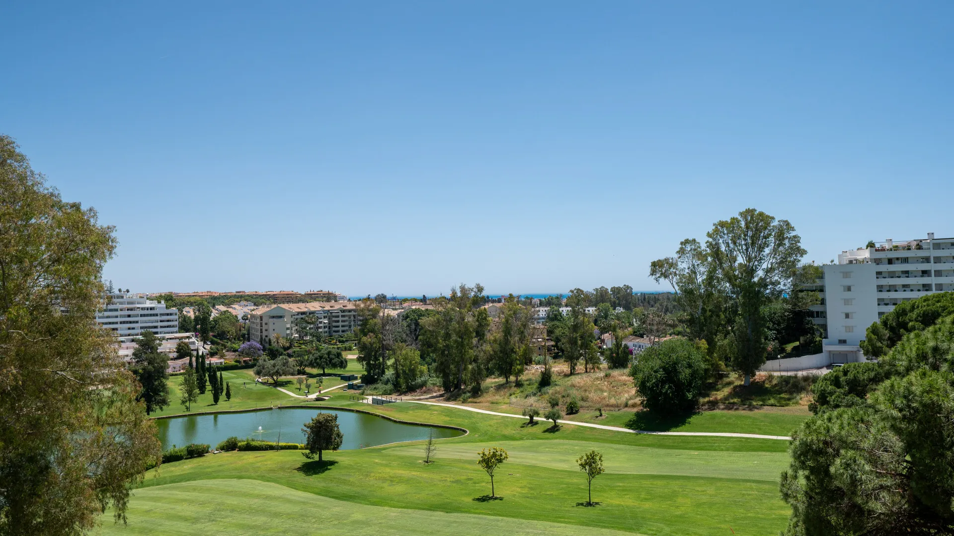 4 bedrooms duplex penthouse in Guadalmina Alta for sale