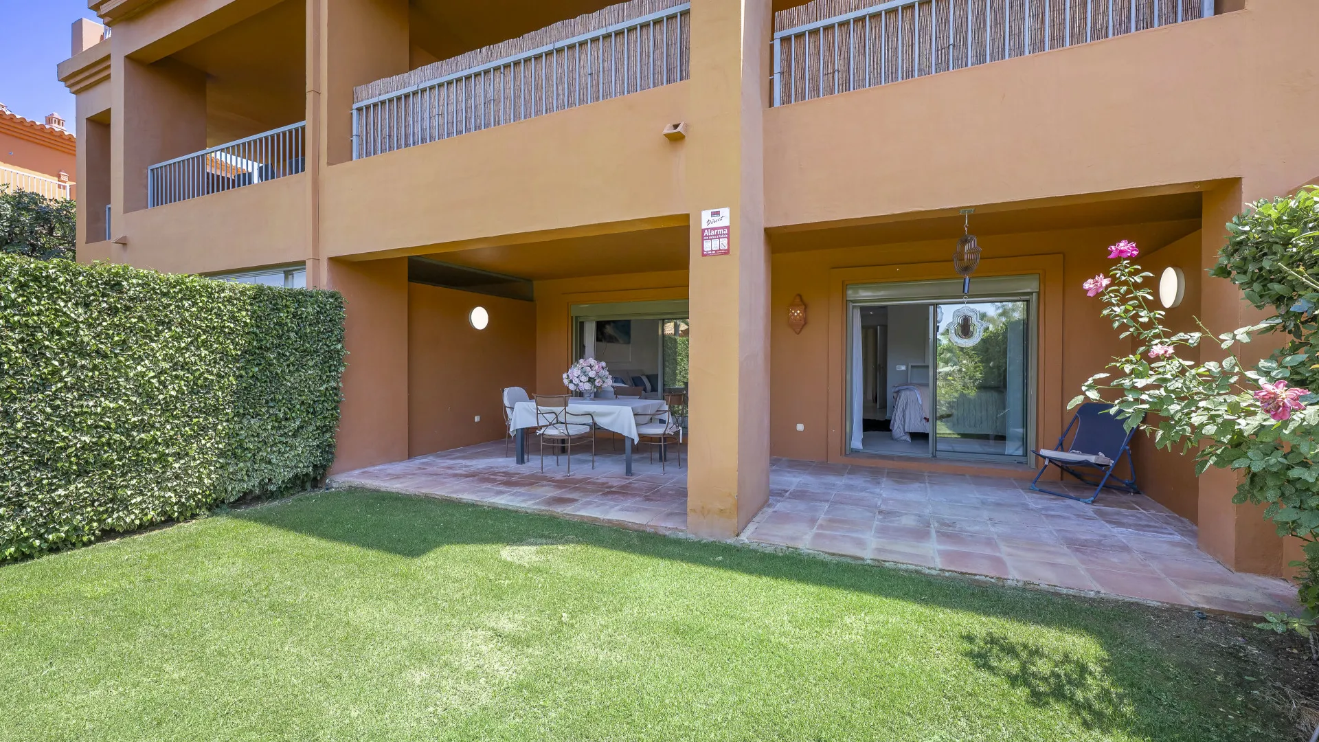 Se vende apartamento planta baja en Benatalaya