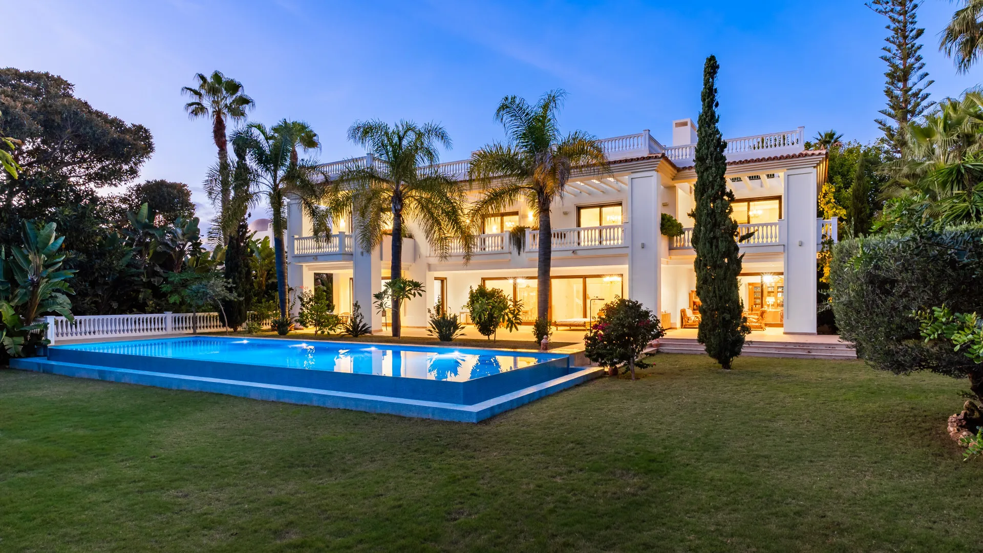 For sale villa in Estepona