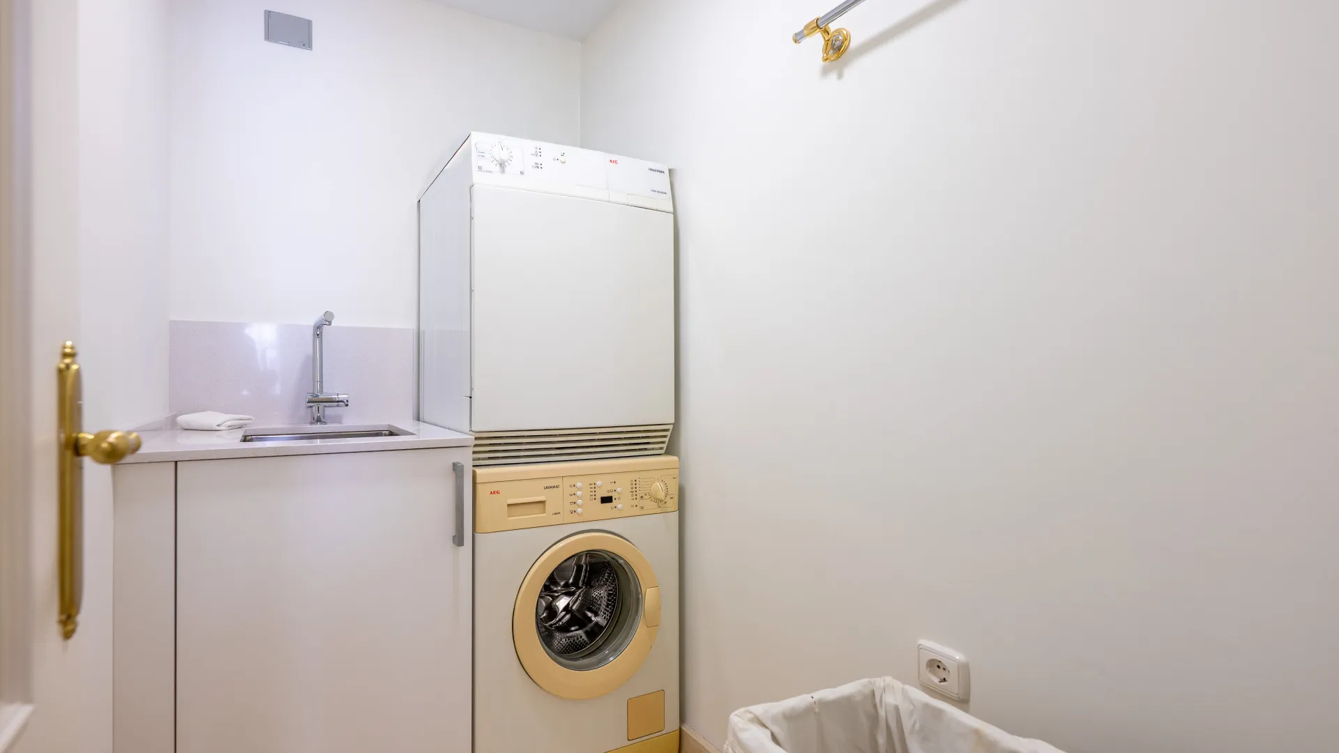 For sale 3 bedrooms town house in Aloha Pueblo