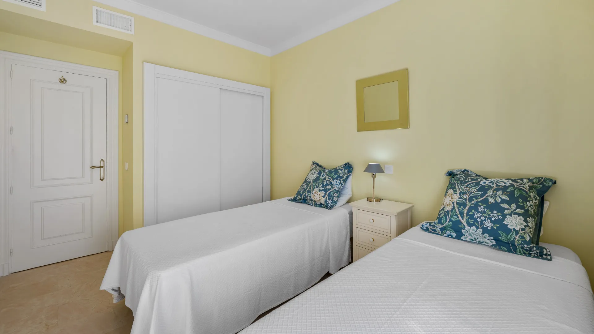 For sale 3 bedrooms town house in Aloha Pueblo