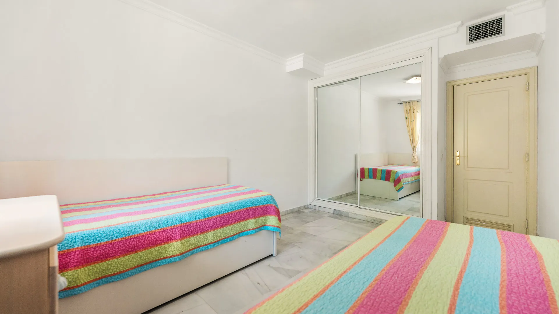 2 bedrooms Nueva Andalucia apartment for sale