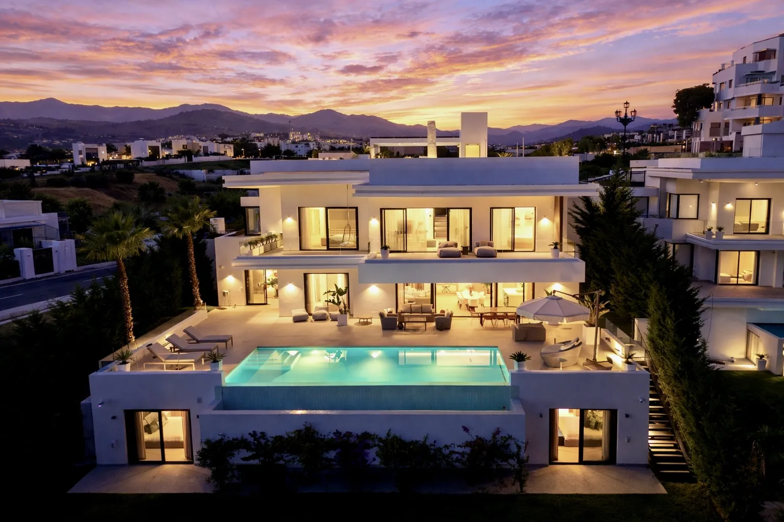 Villa for sale in New Golden Mile