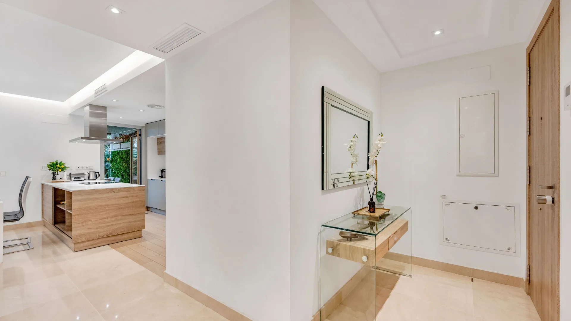 Apartamento planta baja de 3 dormitorios en venta en Marbella - Puerto Banus