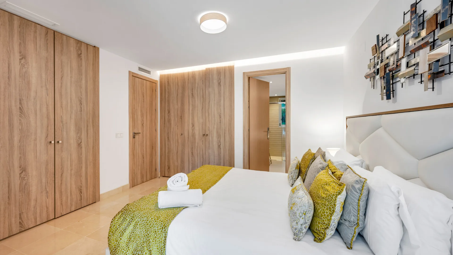 Apartamento planta baja de 3 dormitorios en venta en Marbella - Puerto Banus