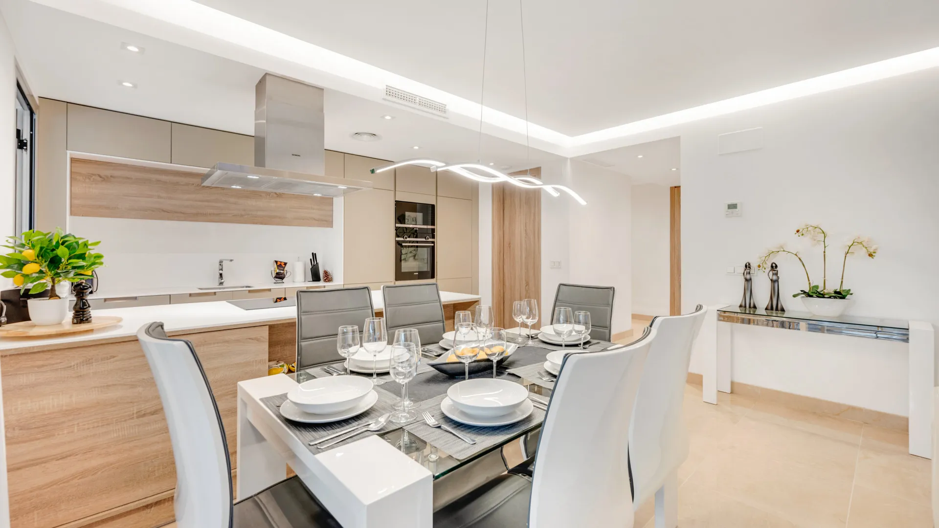 Apartamento planta baja de 3 dormitorios en venta en Marbella - Puerto Banus