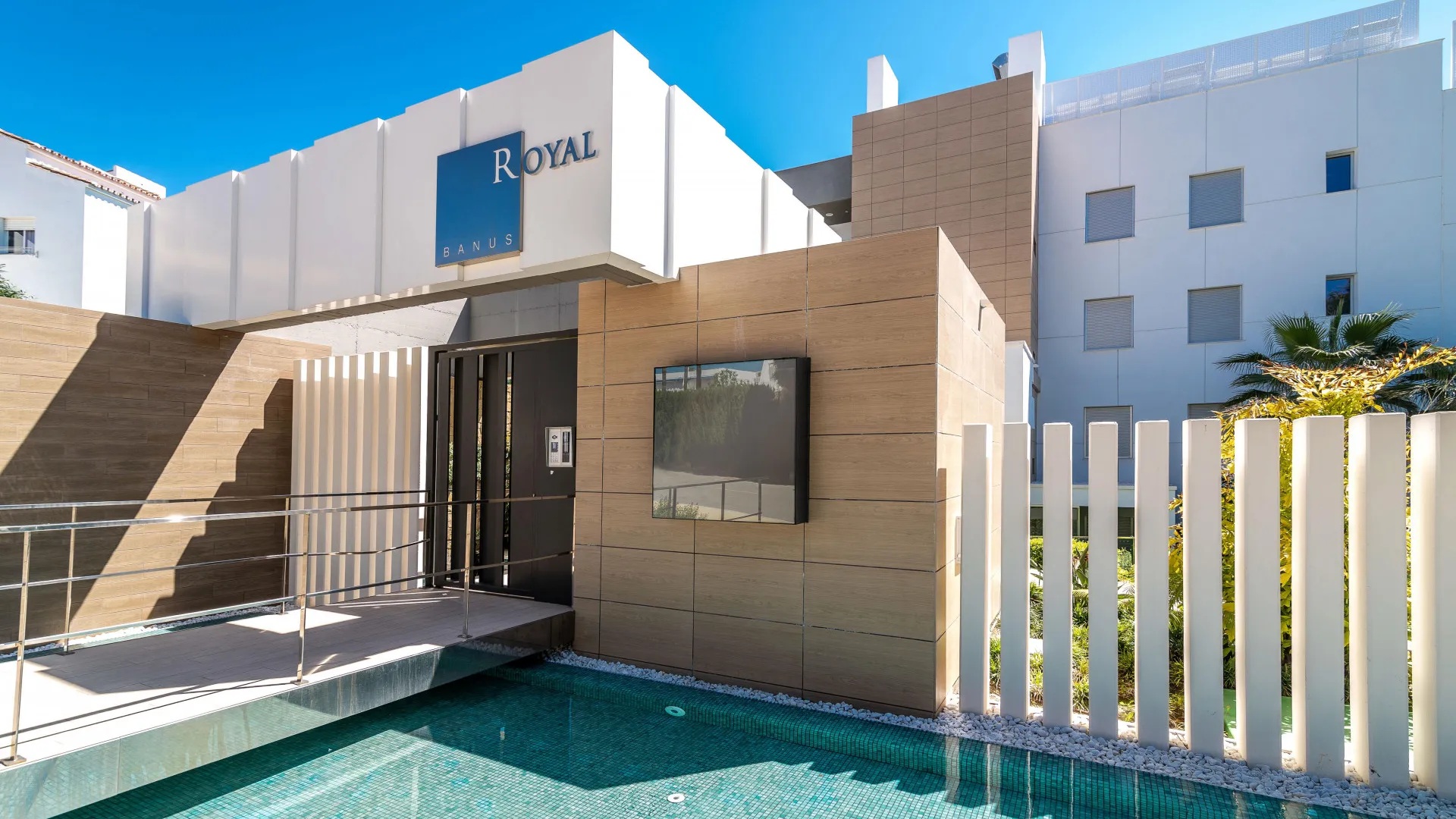 Apartamento planta baja de 3 dormitorios en venta en Marbella - Puerto Banus