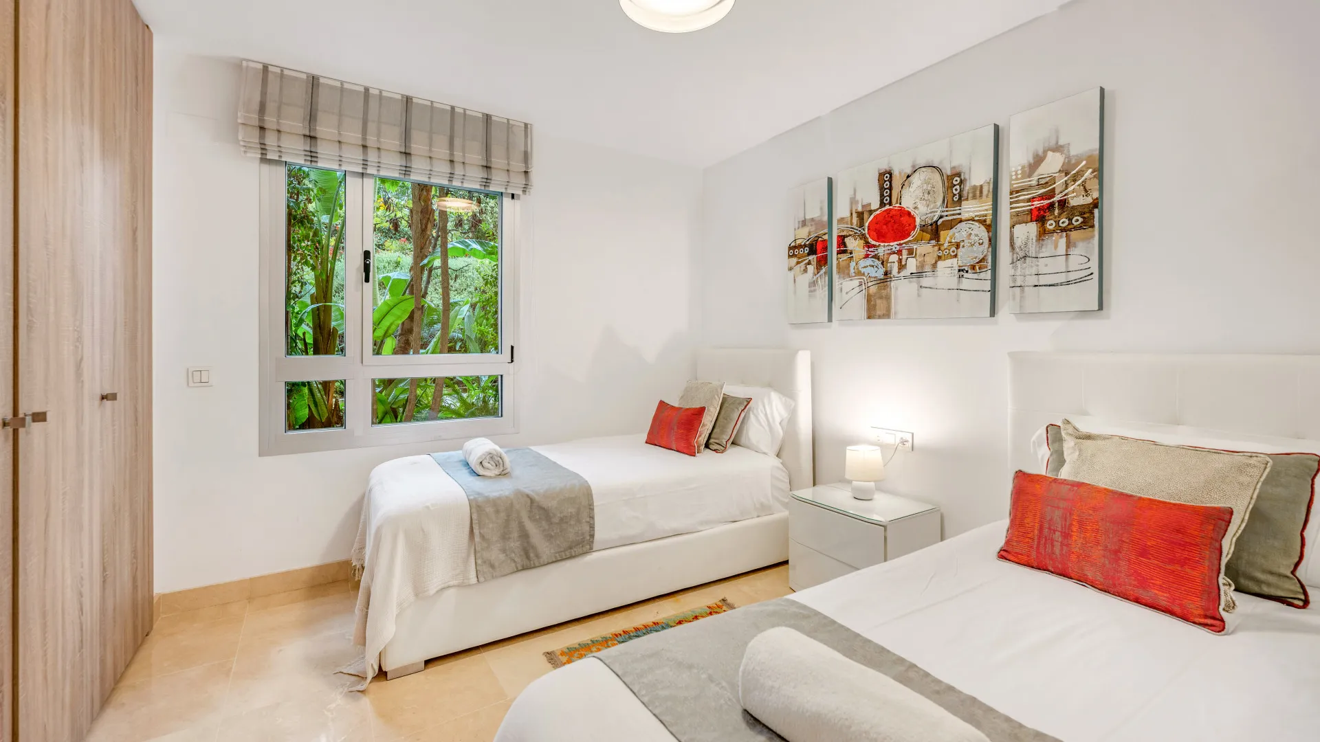 Apartamento planta baja de 3 dormitorios en venta en Marbella - Puerto Banus