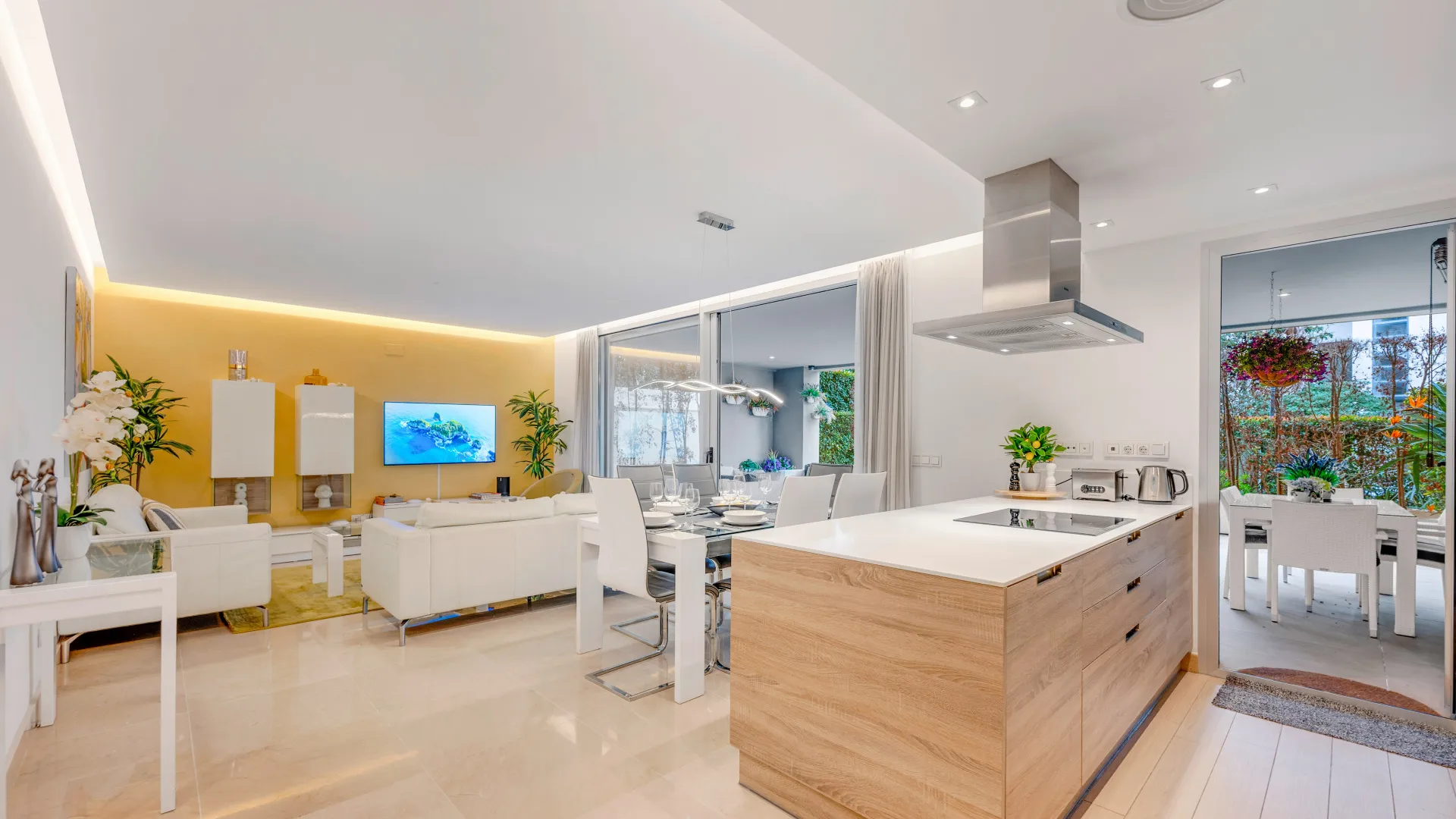 Apartamento planta baja de 3 dormitorios en venta en Marbella - Puerto Banus