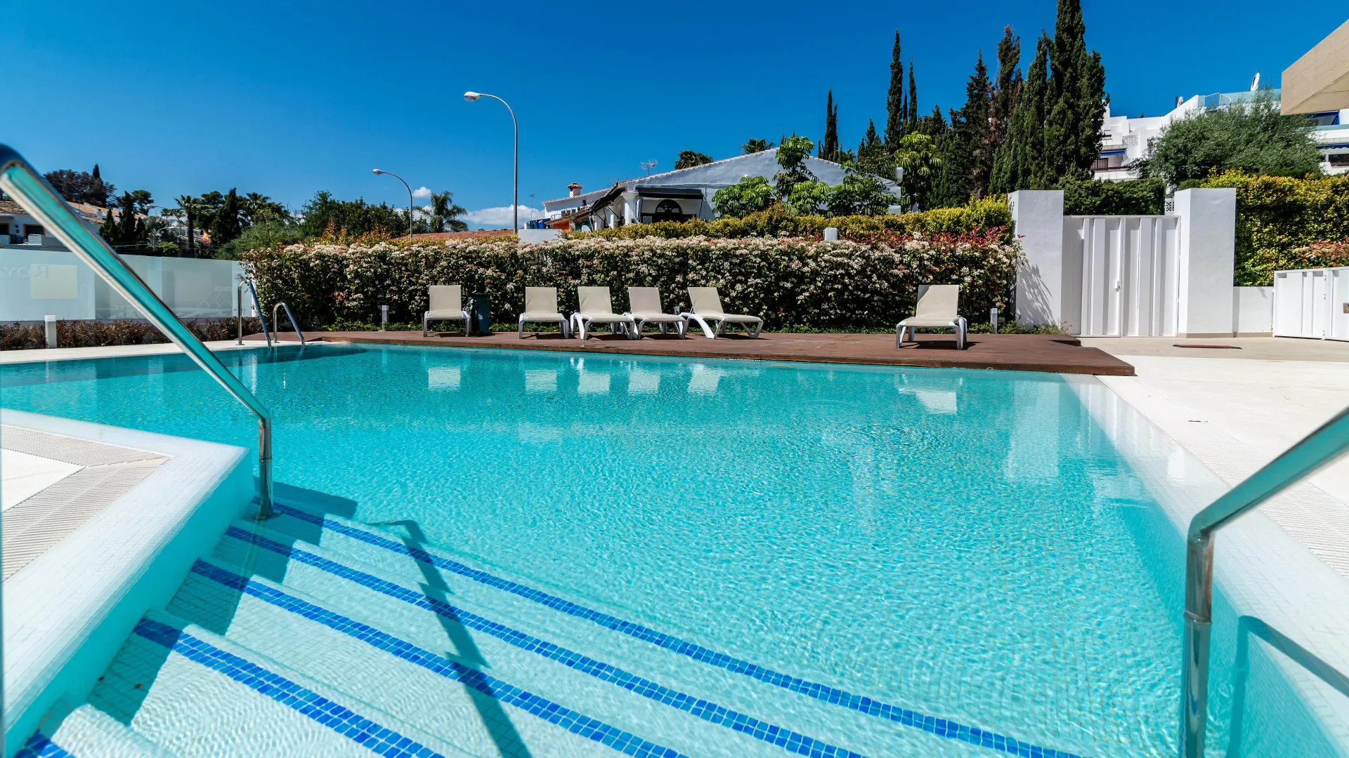 Apartamento planta baja de 3 dormitorios en venta en Marbella - Puerto Banus