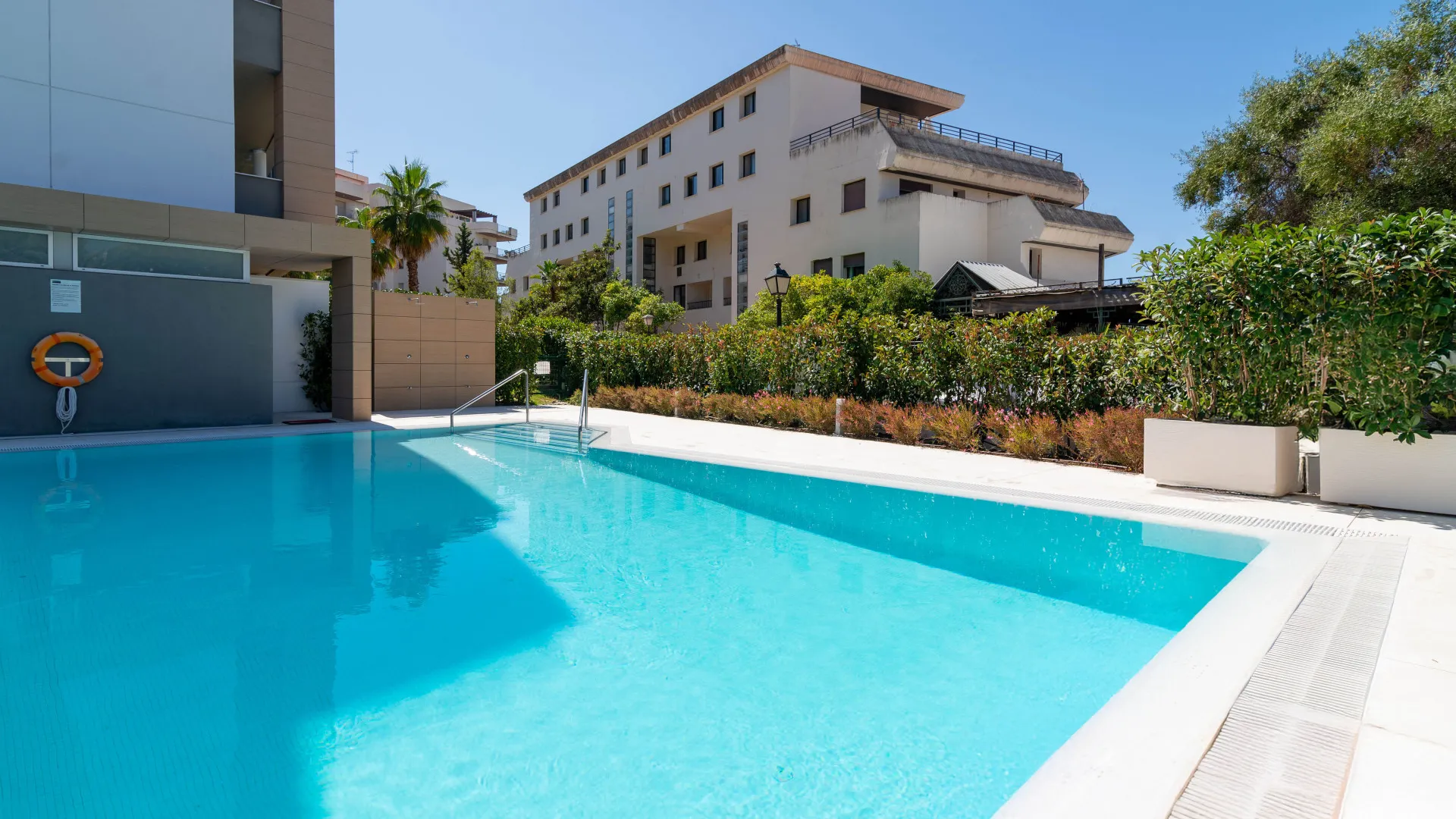 Apartamento planta baja de 3 dormitorios en venta en Marbella - Puerto Banus