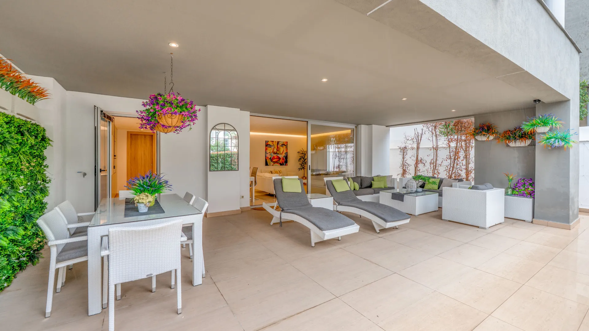 Apartamento planta baja de 3 dormitorios en venta en Marbella - Puerto Banus