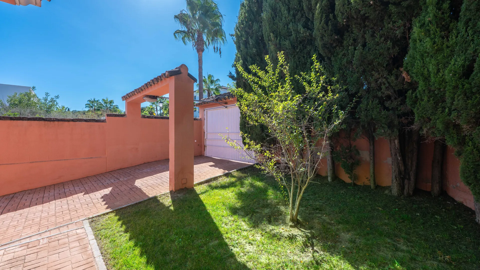 Zona B, villa de 5 dormitorios en venta