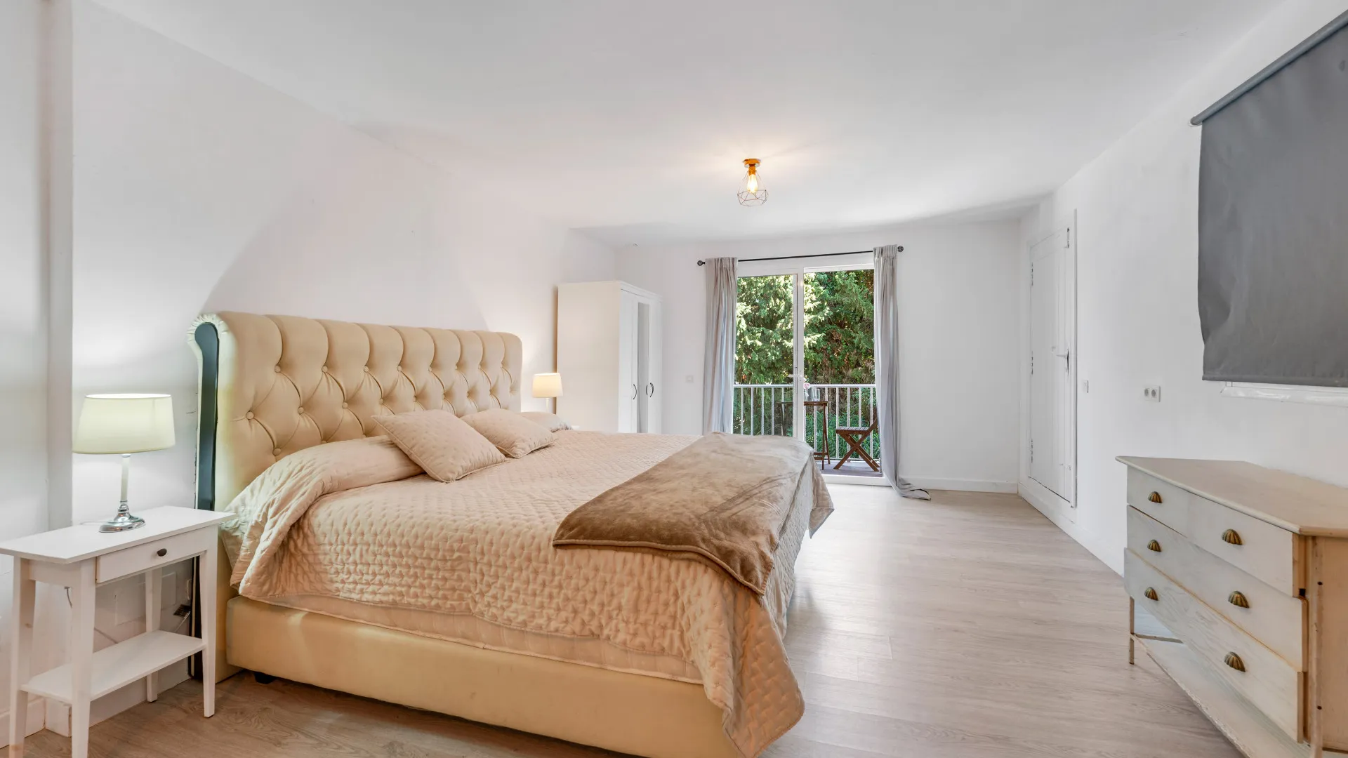Zona B, villa de 5 dormitorios en venta