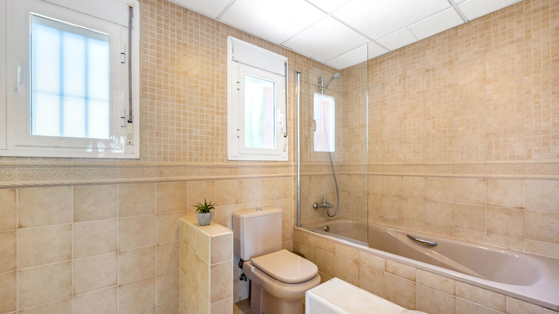 Zona B, villa de 5 dormitorios en venta