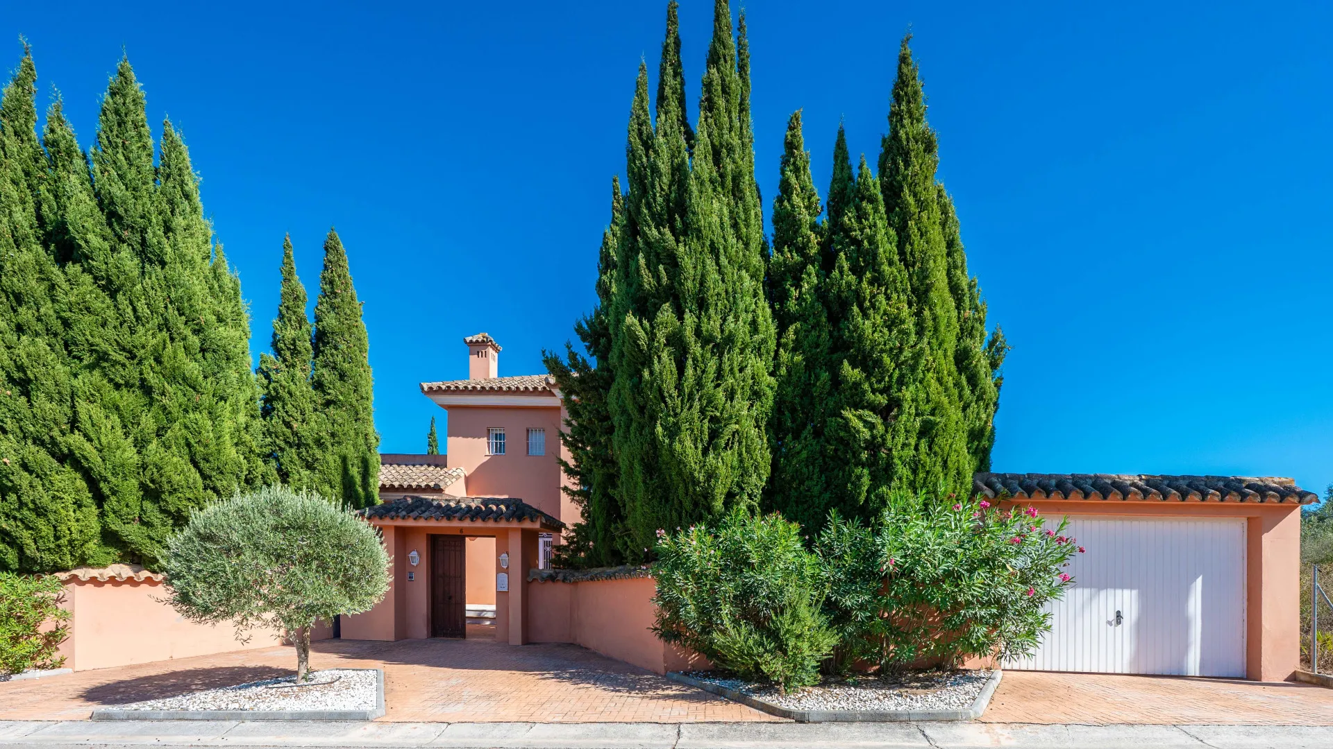 Zona B, villa de 5 dormitorios en venta