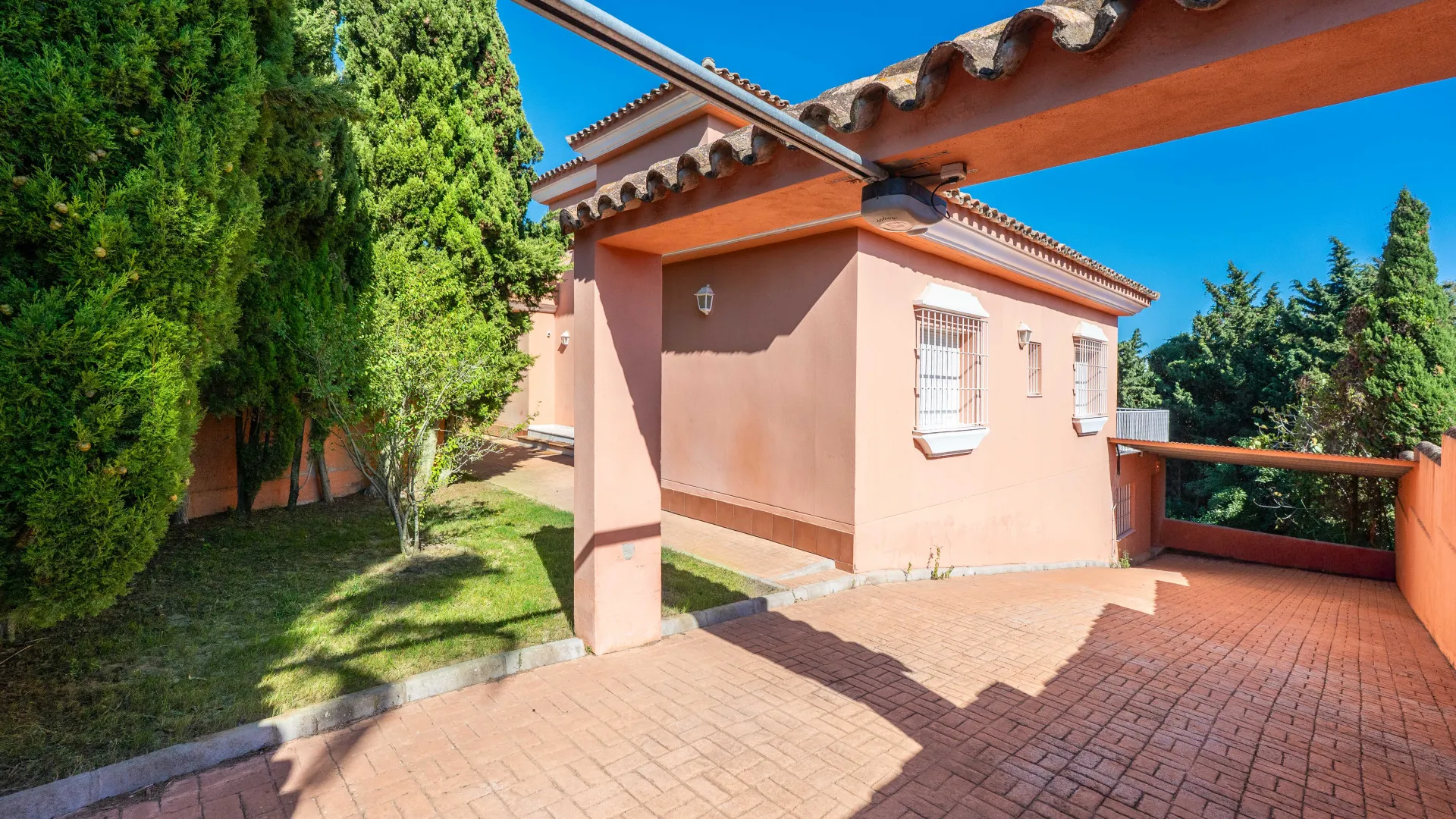 Zona B, villa de 5 dormitorios en venta